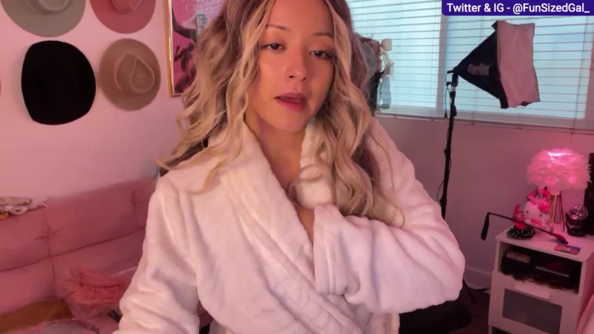 Gallery image thumbnail from FunSizedGal's myfreecams stream on, 03/12/2025, 23:26 image 9 of 20