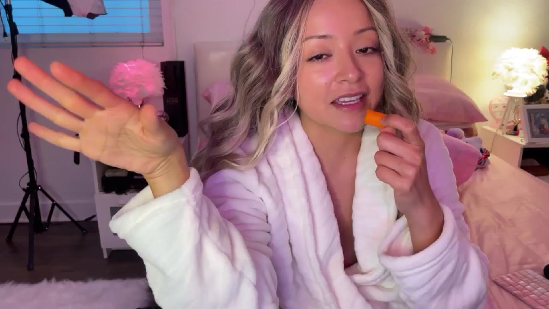 Gallery image thumbnail from FunSizedGal's myfreecams stream on, 03/13/2025, 01:09 image 11 of 20