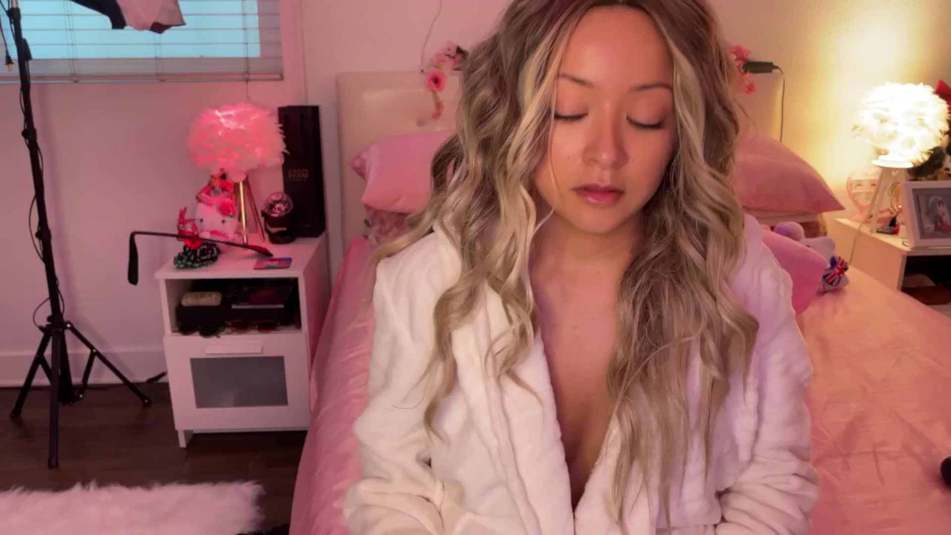 Gallery image thumbnail from FunSizedGal's myfreecams stream on, 03/13/2025, 01:09 image 7 of 20