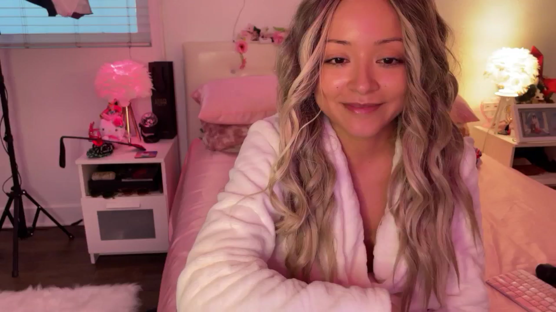 Gallery image thumbnail from FunSizedGal's myfreecams stream on, 03/13/2025, 01:09 image 14 of 20