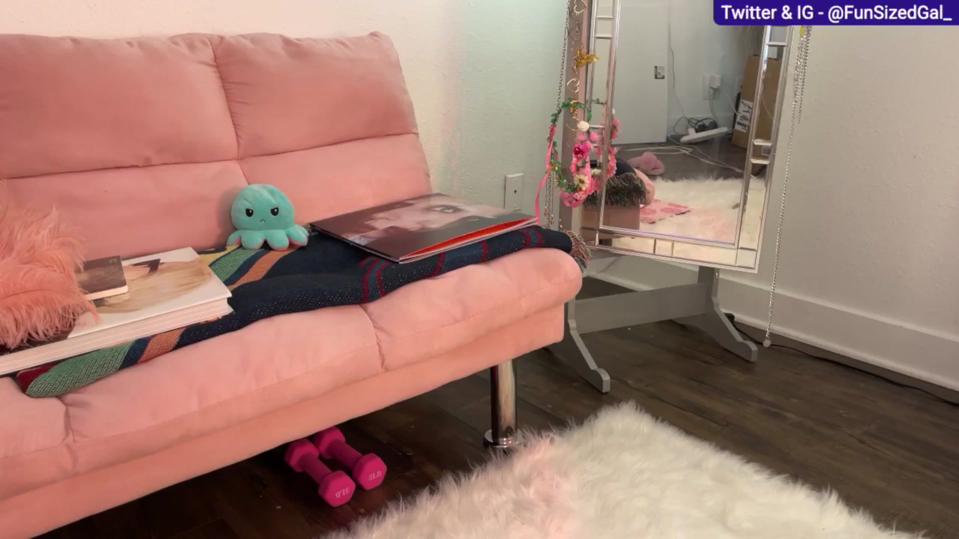 Gallery image thumbnail from FunSizedGal's myfreecams stream on, 03/16/2025, 21:02 image 8 of 20