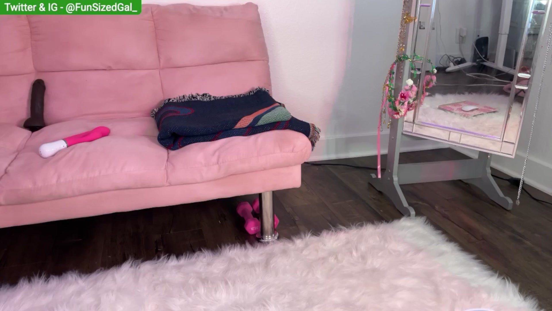 Gallery image thumbnail from FunSizedGal's myfreecams stream on, 03/20/2025, 01:43 image 12 of 20