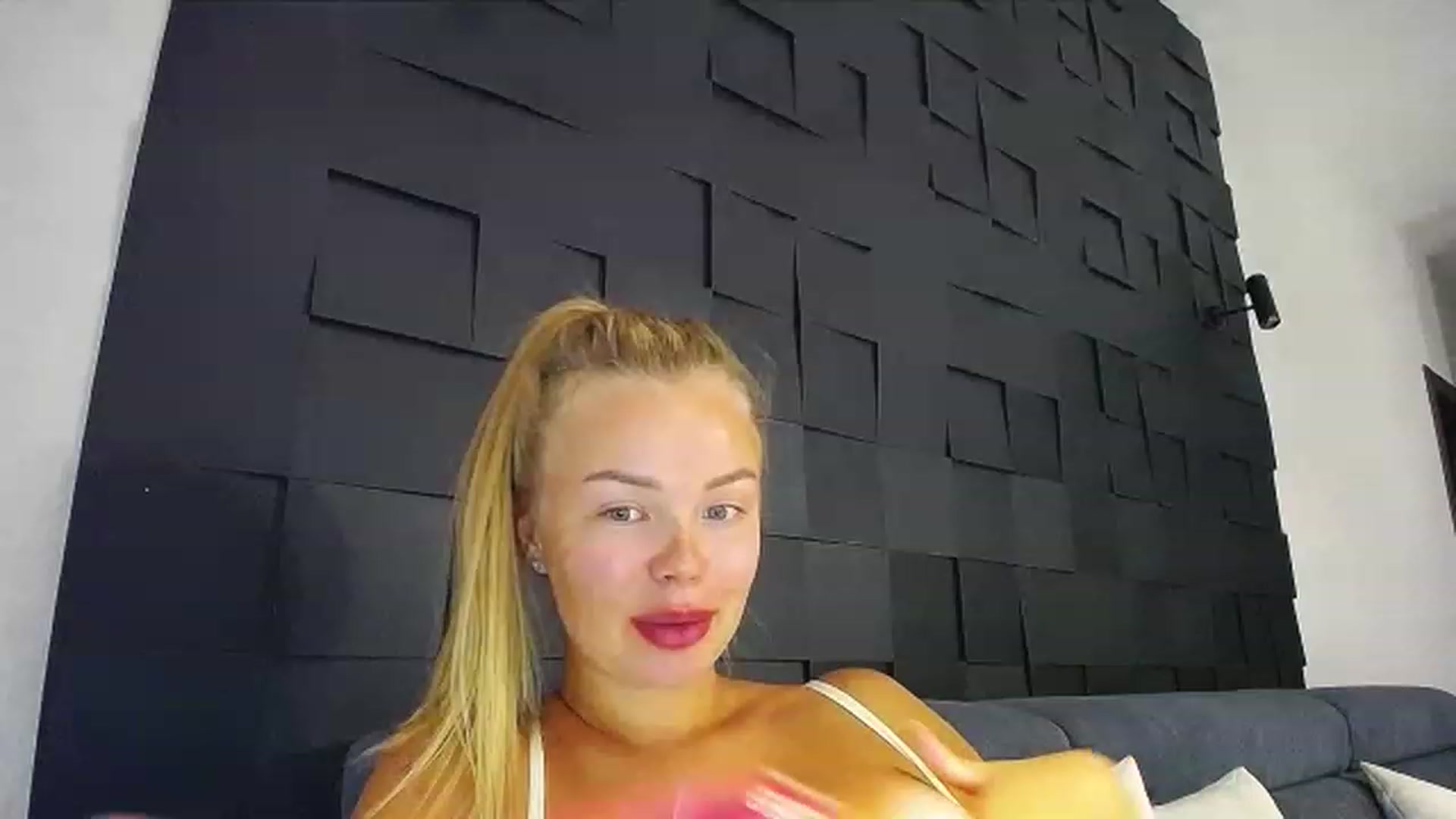 Gallery image thumbnail from FunSun5's myfreecams stream on, 07/22/2023, 18:01 image 20 of 20