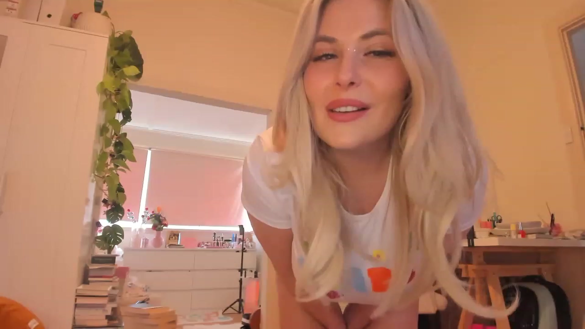 Gallery image thumbnail from Fun_Nikki's myfreecams stream on, 02/16/2023, 08:09 image 2 of 20