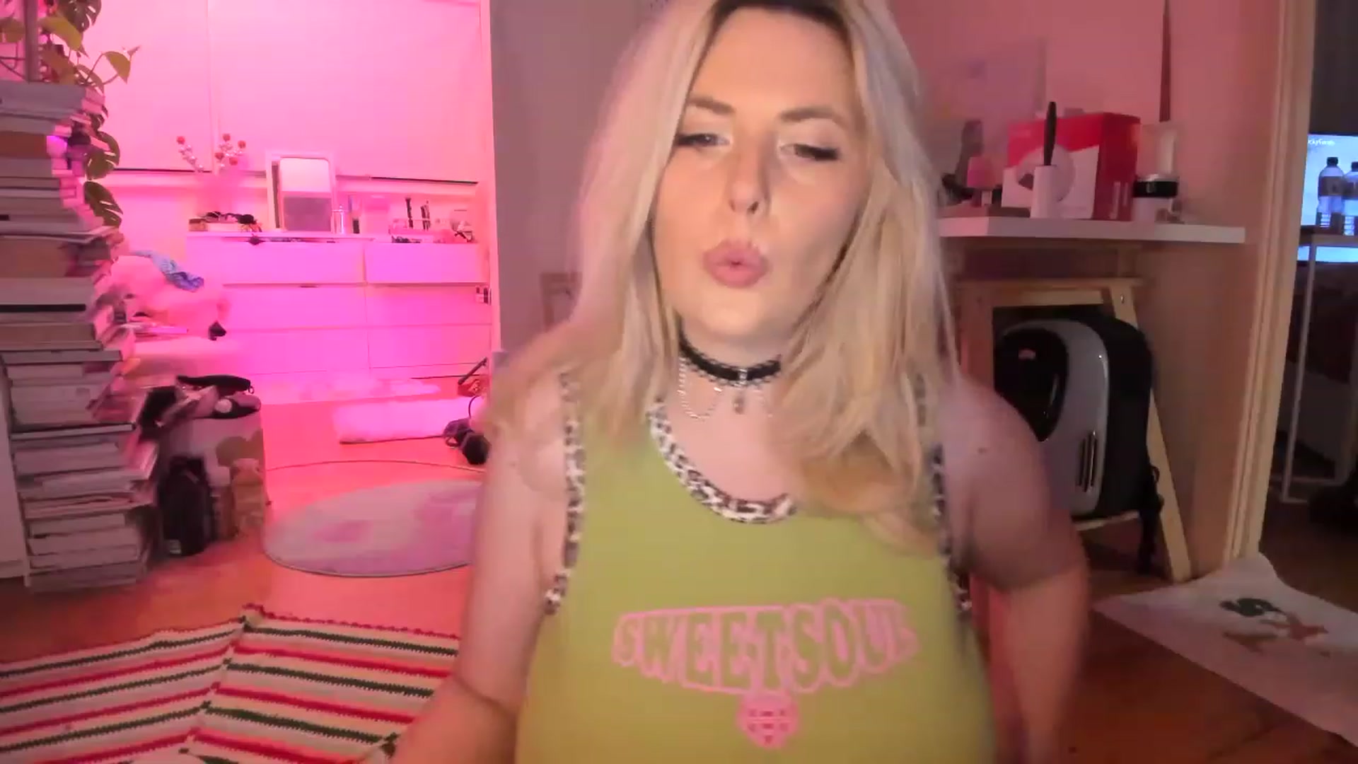 Gallery image thumbnail from Fun_Nikki's myfreecams stream on, 03/24/2023, 10:53 image 8 of 20