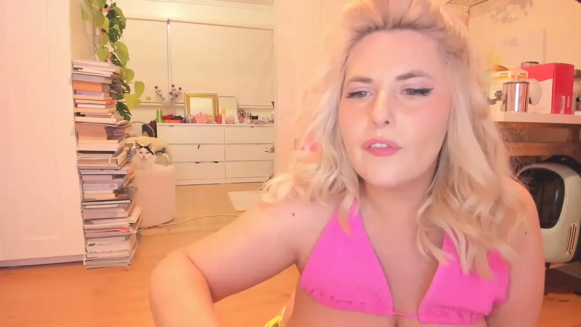 Gallery image thumbnail from Fun_Nikki's myfreecams stream on, 04/29/2023, 10:37 image 4 of 20