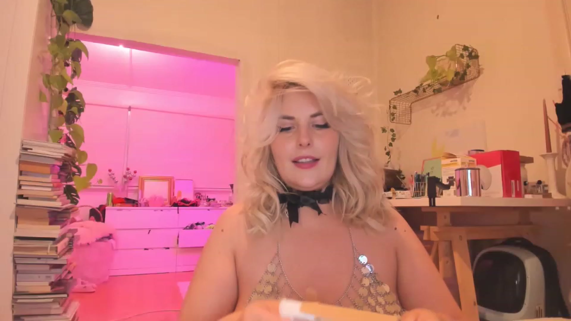 Gallery image thumbnail from Fun_Nikki's myfreecams stream on, 04/29/2023, 11:28 image 19 of 20