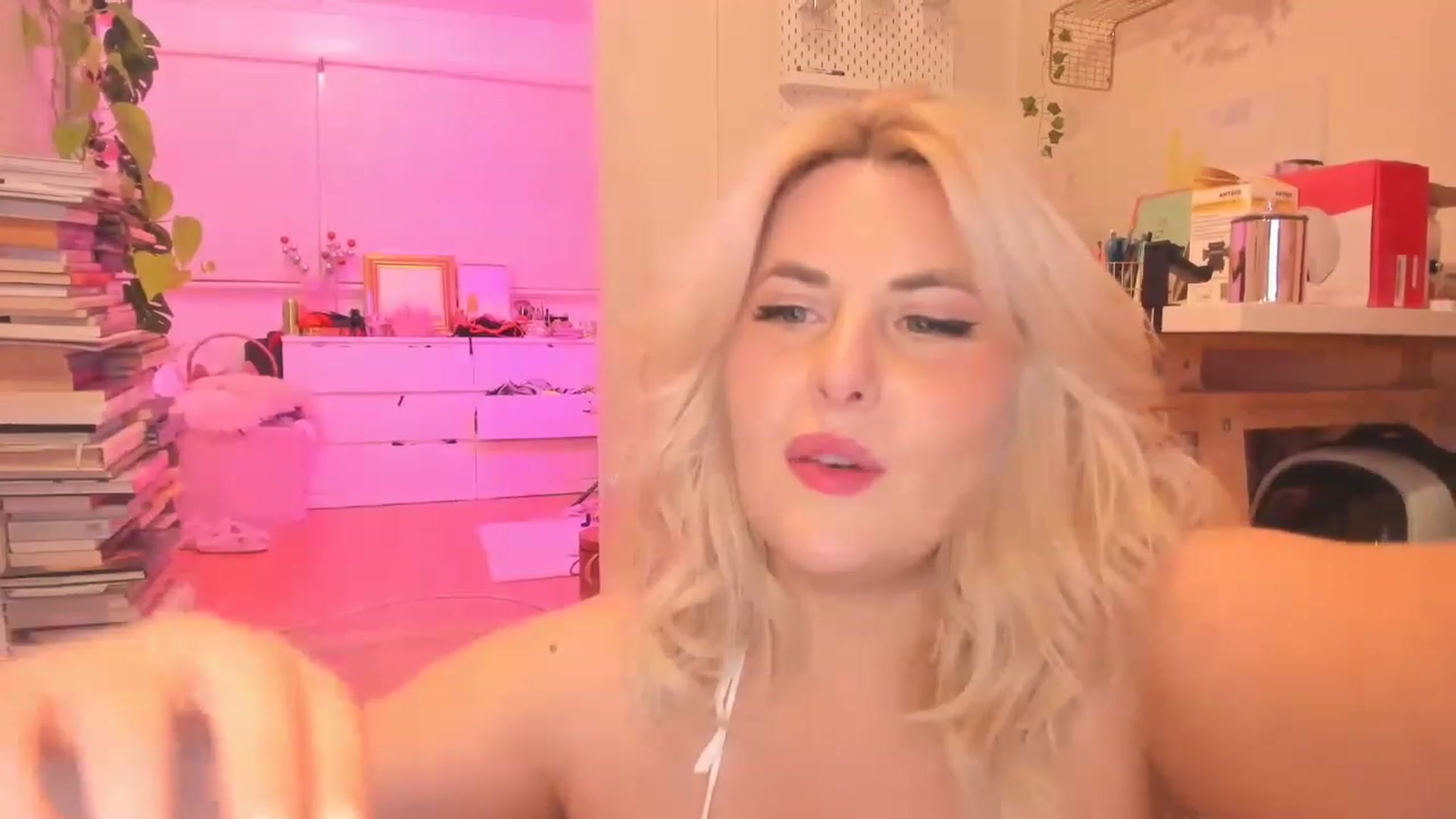 Gallery image thumbnail from Fun_Nikki's myfreecams stream on, 04/29/2023, 12:28 image 9 of 20