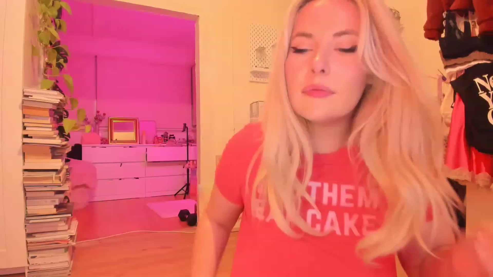 Gallery image thumbnail from Fun_Nikki's myfreecams stream on, 05/04/2023, 11:08 image 14 of 20