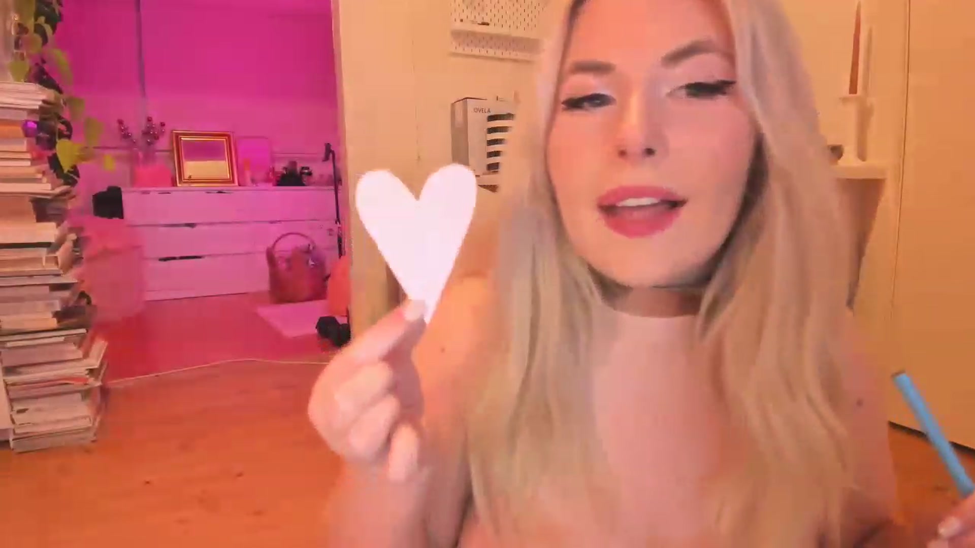 Gallery image thumbnail from Fun_Nikki's myfreecams stream on, 05/06/2023, 12:02 image 11 of 20