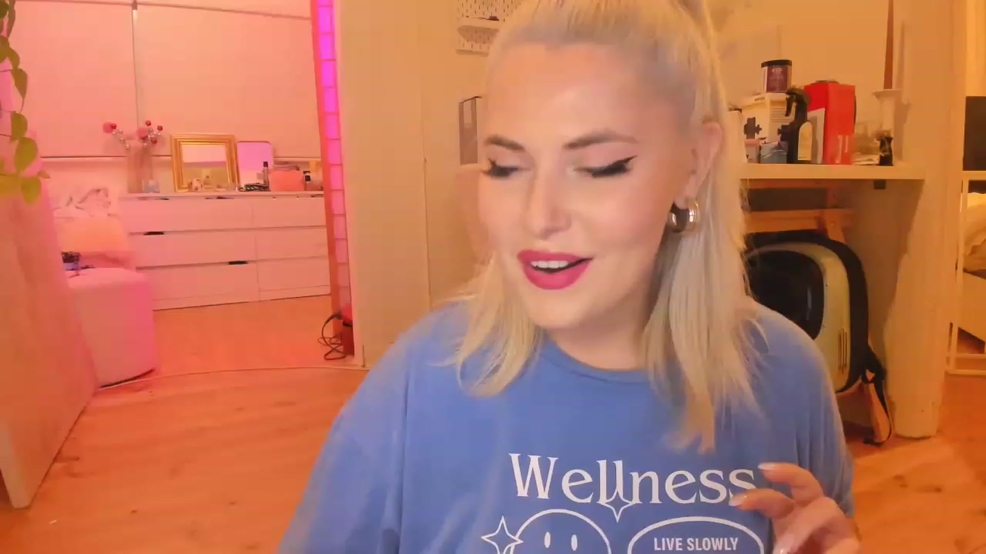 Gallery image thumbnail from Fun_Nikki's myfreecams stream on, 06/03/2023, 12:53 image 1 of 20