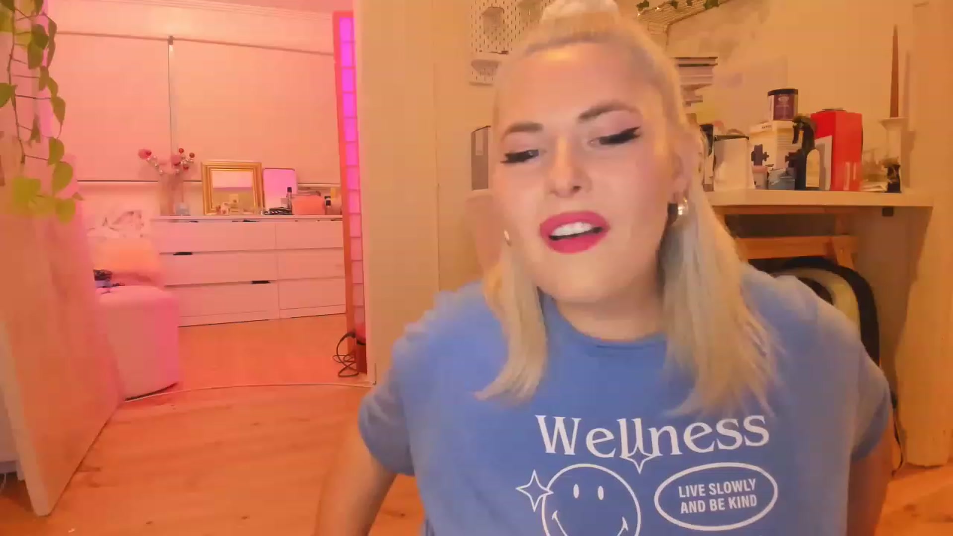 Gallery image thumbnail from Fun_Nikki's myfreecams stream on, 06/03/2023, 12:53 image 3 of 20