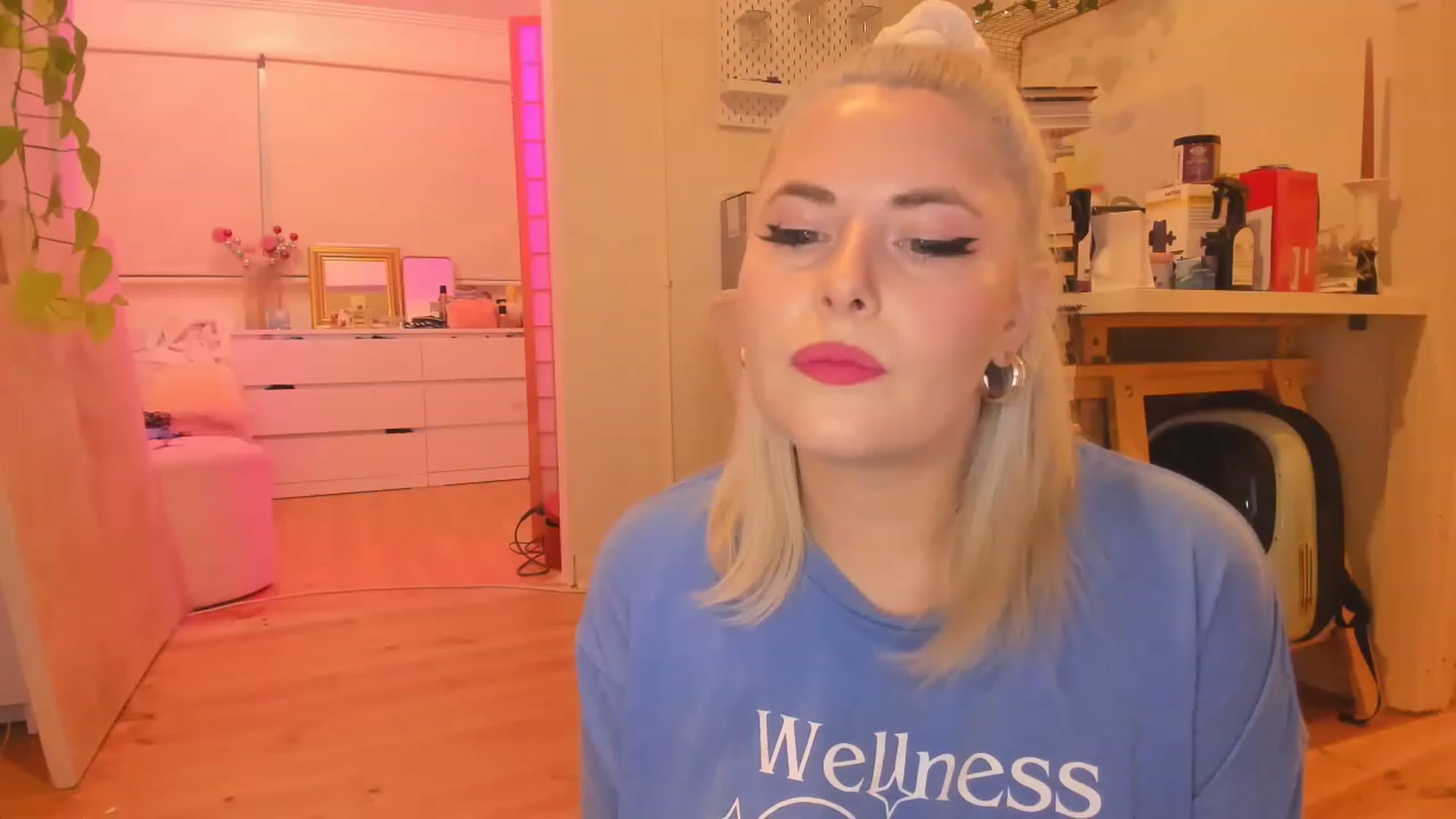 Gallery image thumbnail from Fun_Nikki's myfreecams stream on, 06/03/2023, 12:53 image 4 of 20