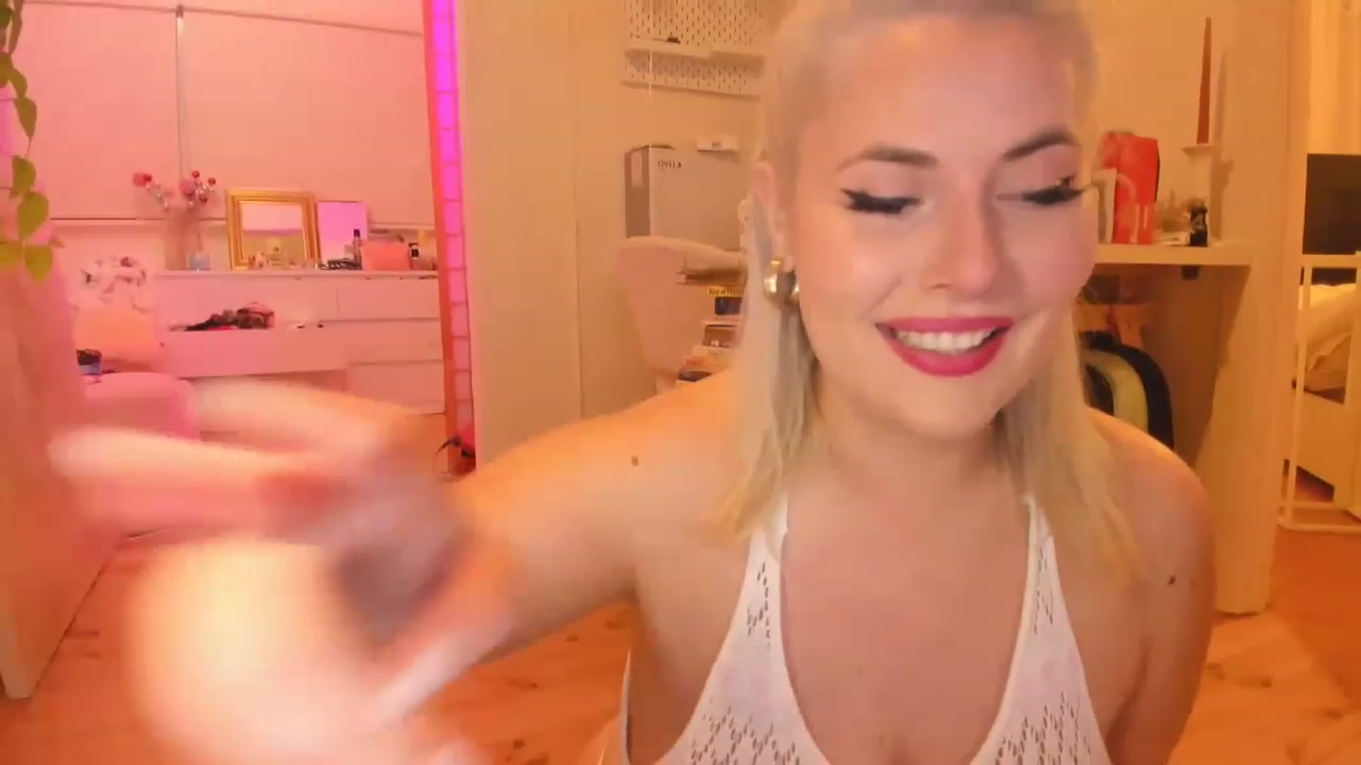 Gallery image thumbnail from Fun_Nikki's myfreecams stream on, 06/03/2023, 13:28 image 11 of 20