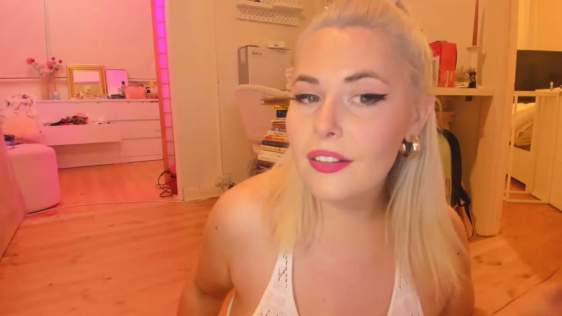 Gallery image thumbnail from Fun_Nikki's myfreecams stream on, 06/03/2023, 13:28 image 8 of 20