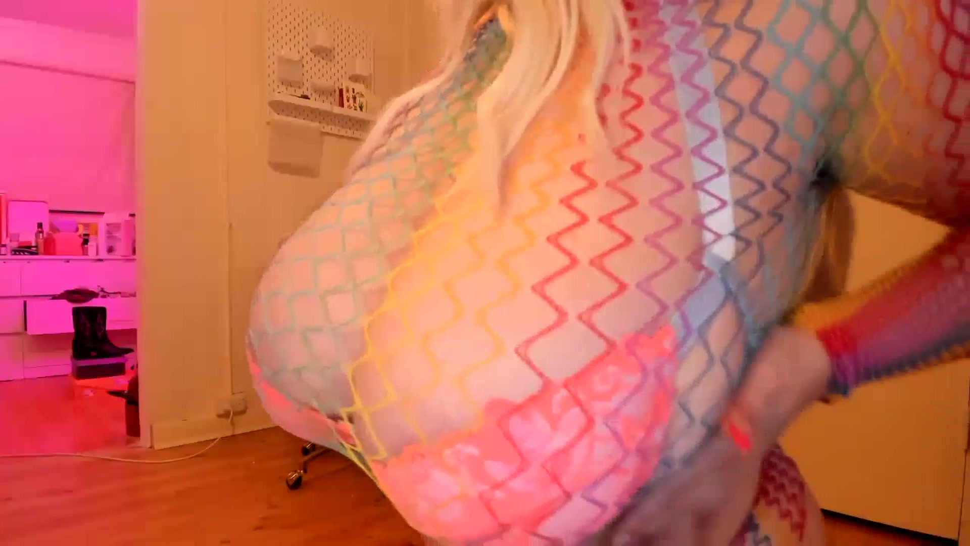 Gallery image thumbnail from Fun_Nikki's myfreecams stream on, 07/01/2023, 13:27 image 15 of 20