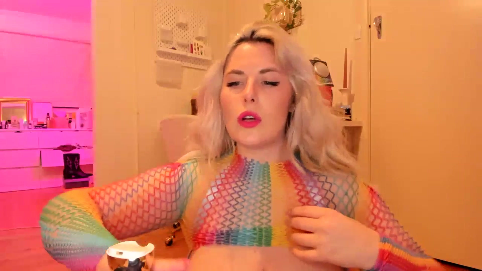 Gallery image thumbnail from Fun_Nikki's myfreecams stream on, 07/01/2023, 13:27 image 19 of 20