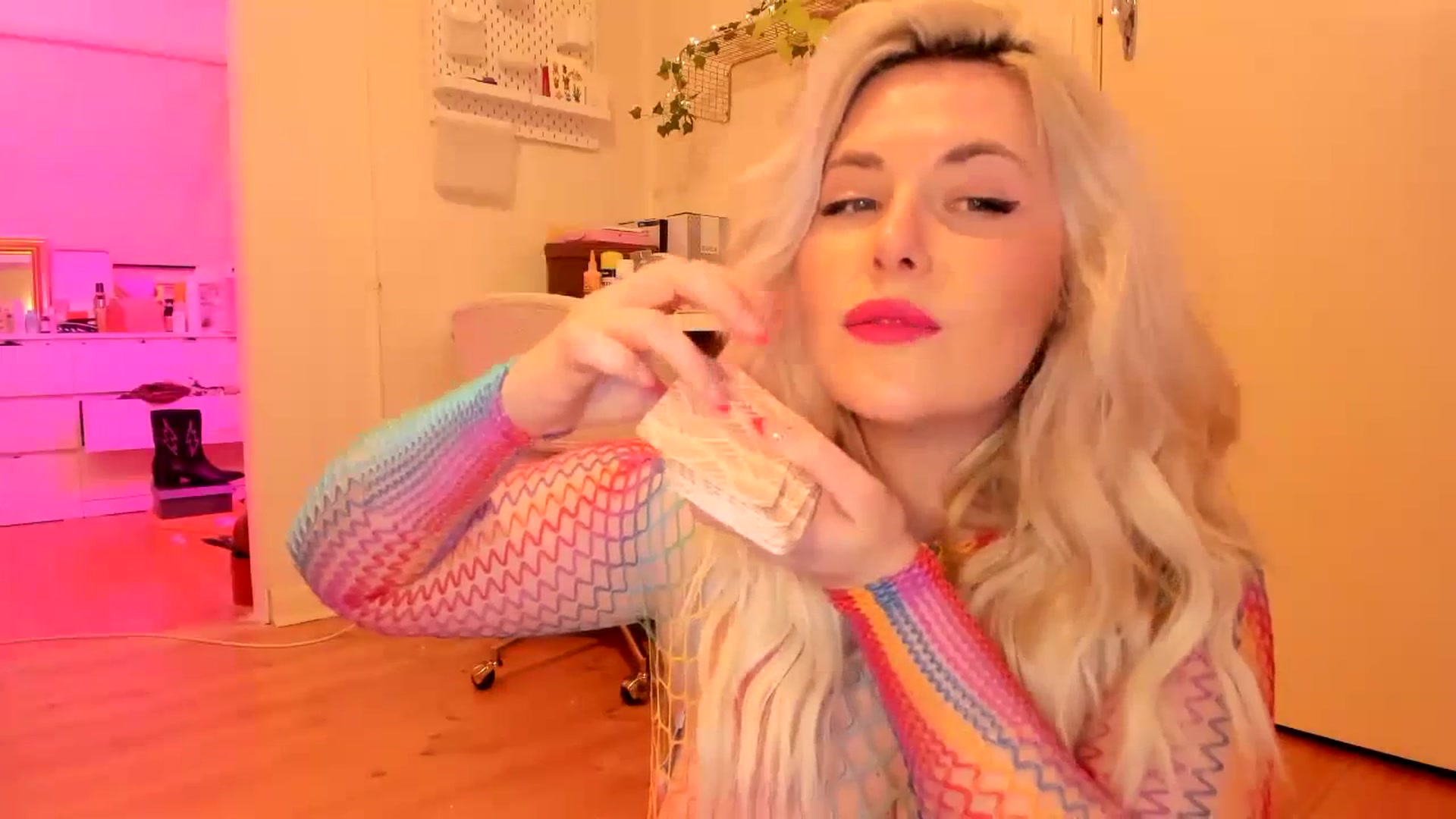 Gallery image thumbnail from Fun_Nikki's myfreecams stream on, 07/01/2023, 13:27 image 18 of 20