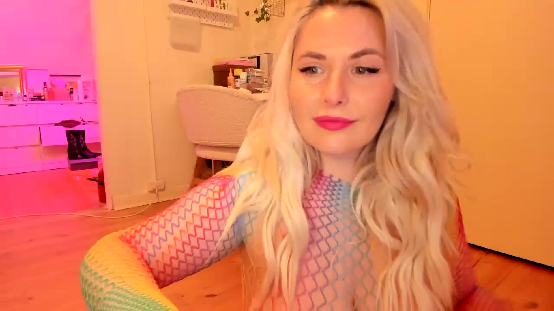 Gallery image thumbnail from Fun_Nikki's myfreecams stream on, 07/01/2023, 13:43 image 2 of 20