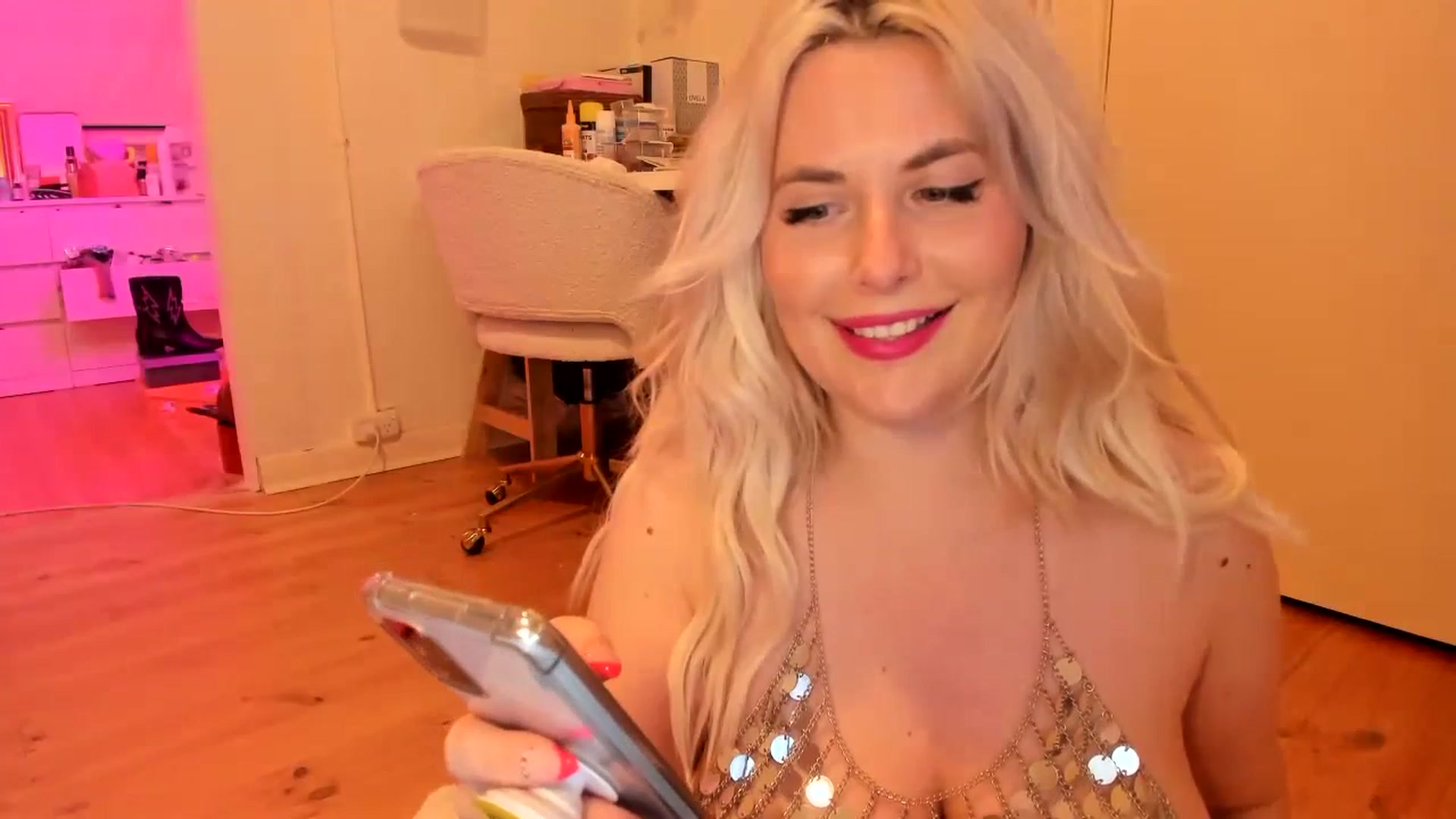 Gallery image thumbnail from Fun_Nikki's myfreecams stream on, 07/01/2023, 13:43 image 20 of 20