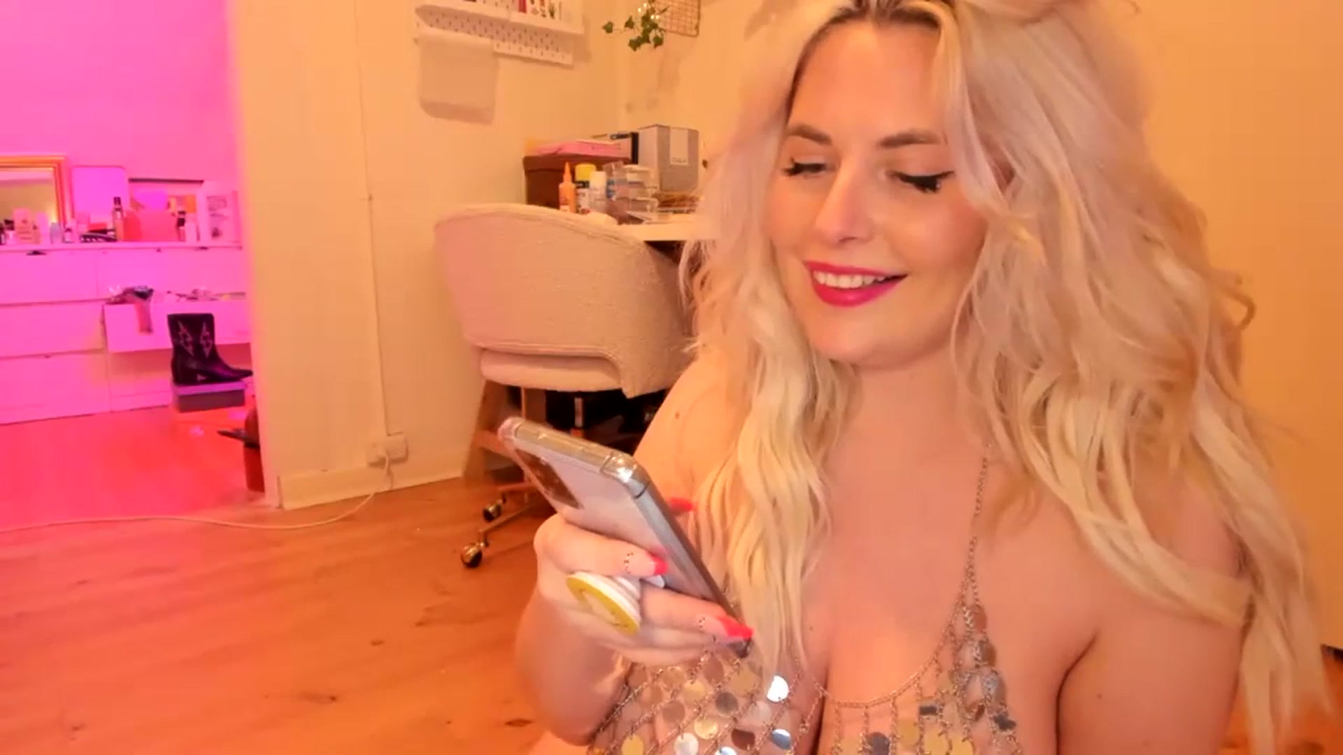 Gallery image thumbnail from Fun_Nikki's myfreecams stream on, 07/01/2023, 13:43 image 12 of 20