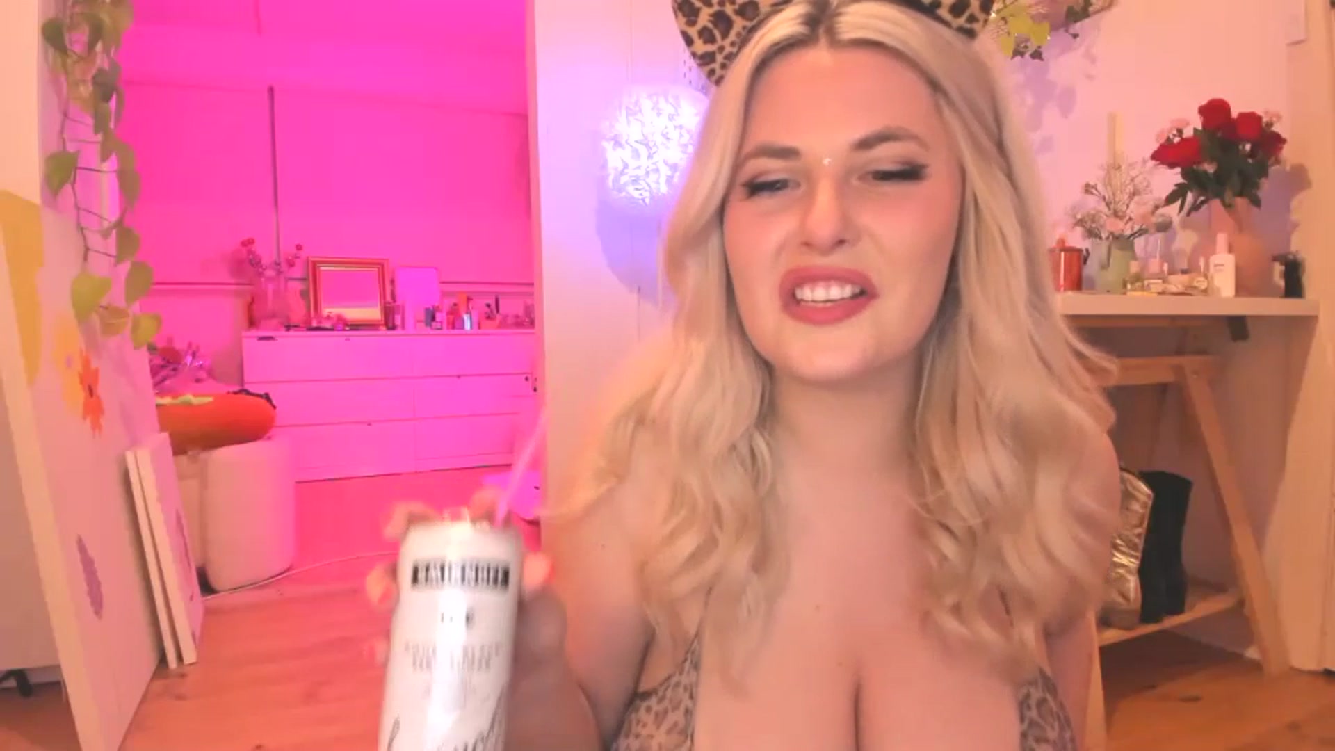 Gallery image thumbnail from Fun_Nikki's myfreecams stream on, 07/08/2023, 13:28 image 8 of 20