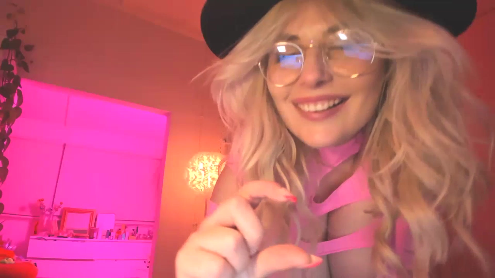 Gallery image thumbnail from Fun_Nikki's myfreecams stream on, 07/08/2023, 14:58 image 17 of 20