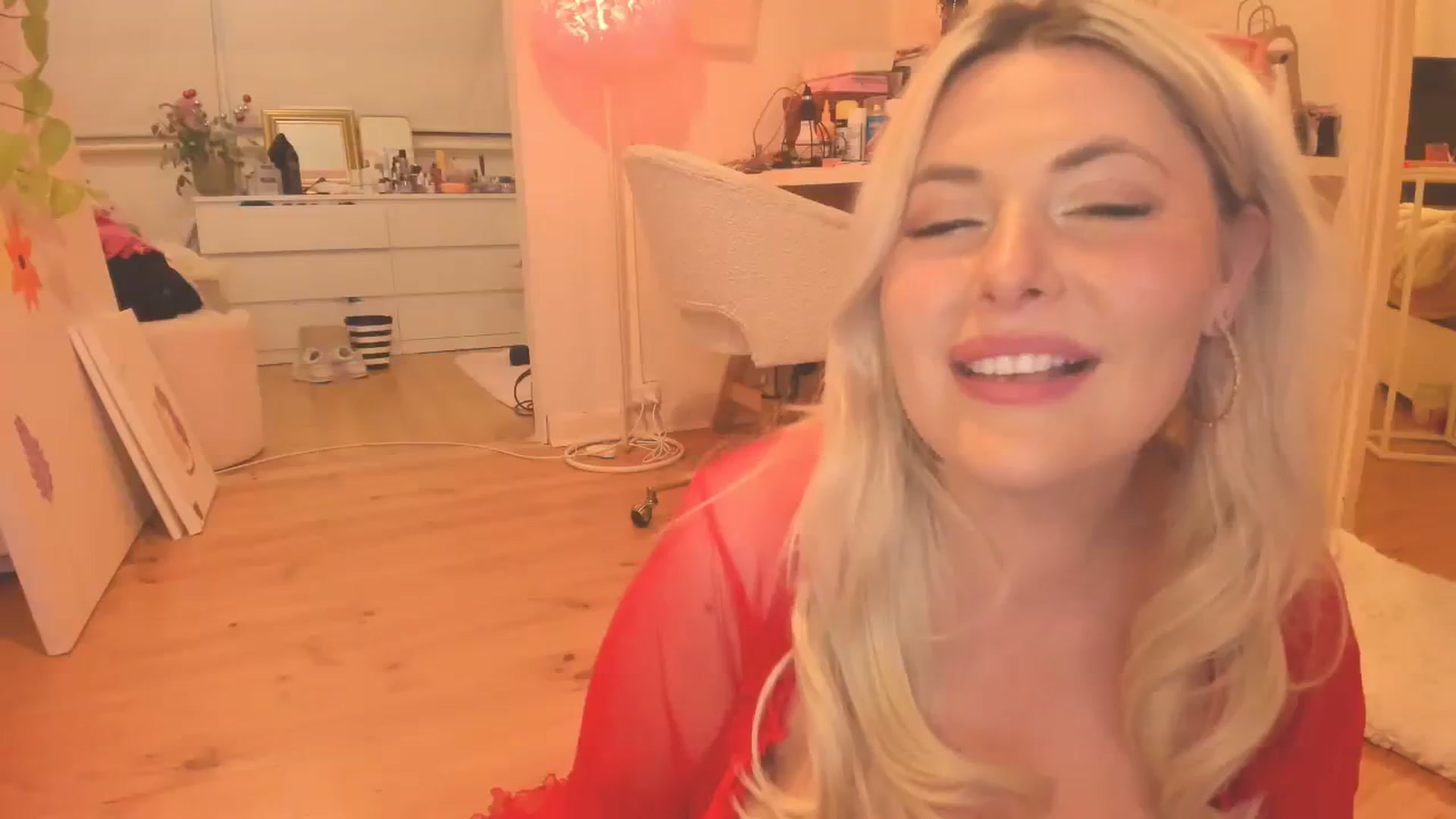 Gallery image thumbnail from Fun_Nikki's myfreecams stream on, 08/12/2023, 12:59 image 10 of 20