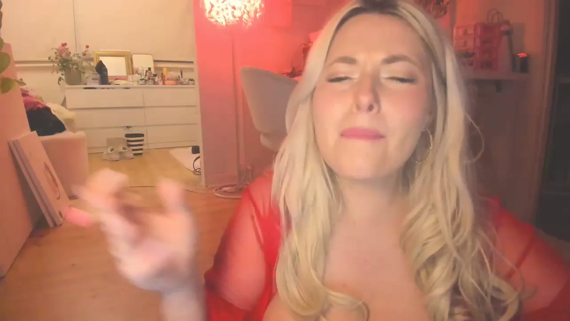 Gallery image thumbnail from Fun_Nikki's myfreecams stream on, 08/12/2023, 12:59 image 20 of 20