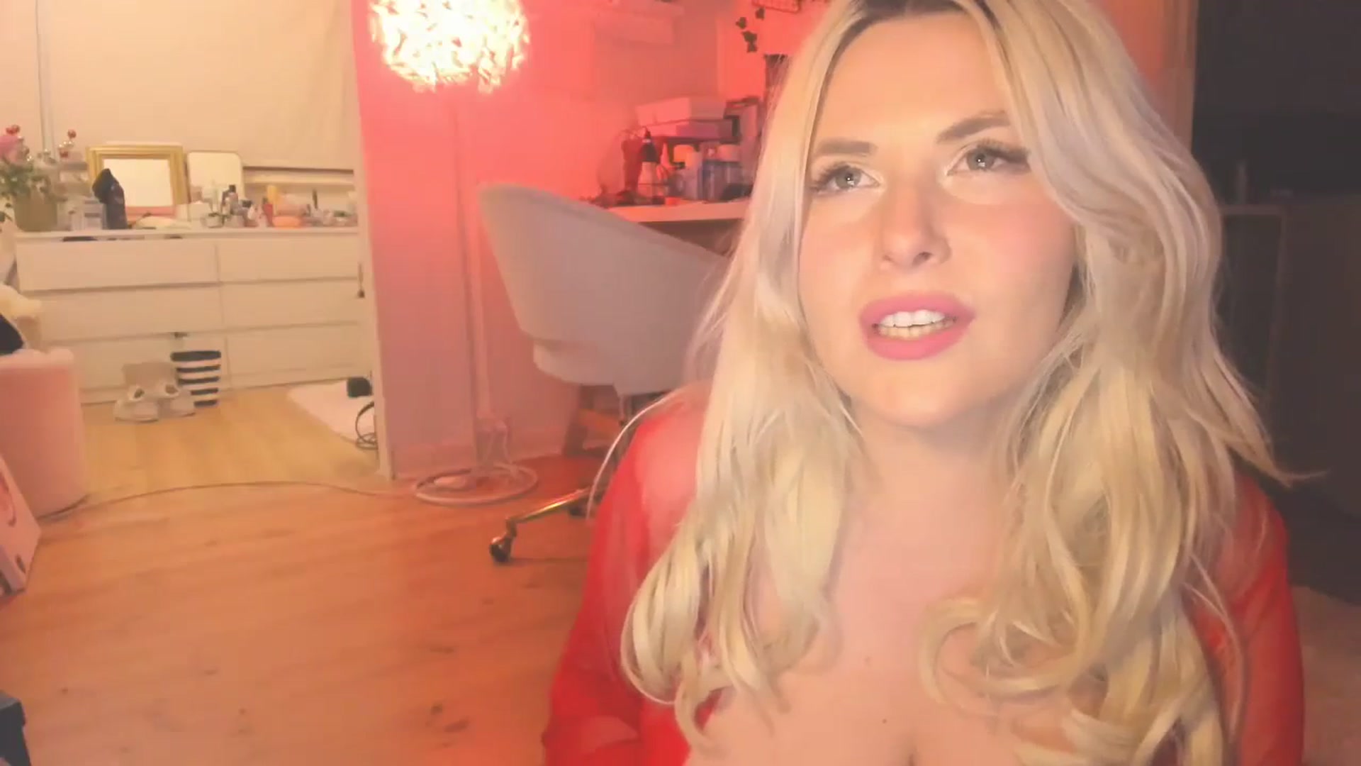 Gallery image thumbnail from Fun_Nikki's myfreecams stream on, 08/12/2023, 13:59 image 3 of 20
