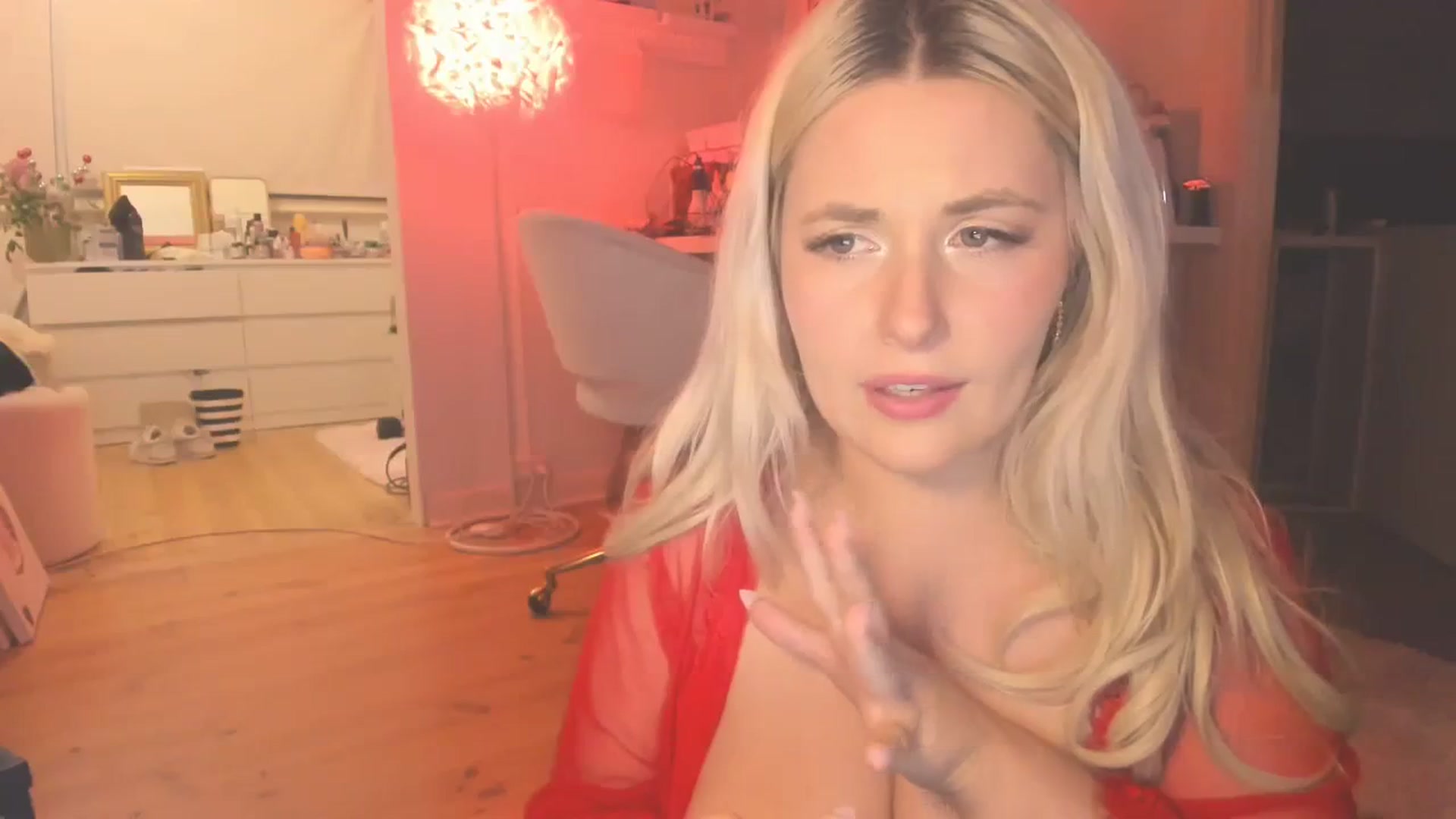 Gallery image thumbnail from Fun_Nikki's myfreecams stream on, 08/12/2023, 13:59 image 4 of 20