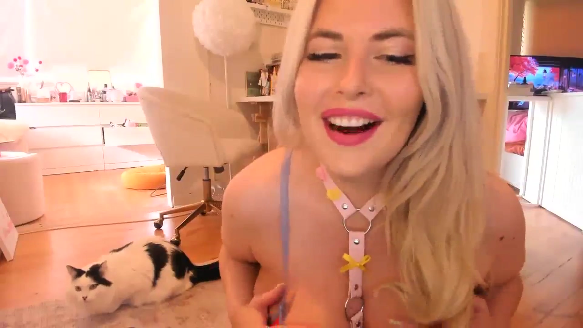 Gallery image thumbnail from Fun_Nikki's myfreecams stream on, 10/06/2023, 01:11 image 12 of 20