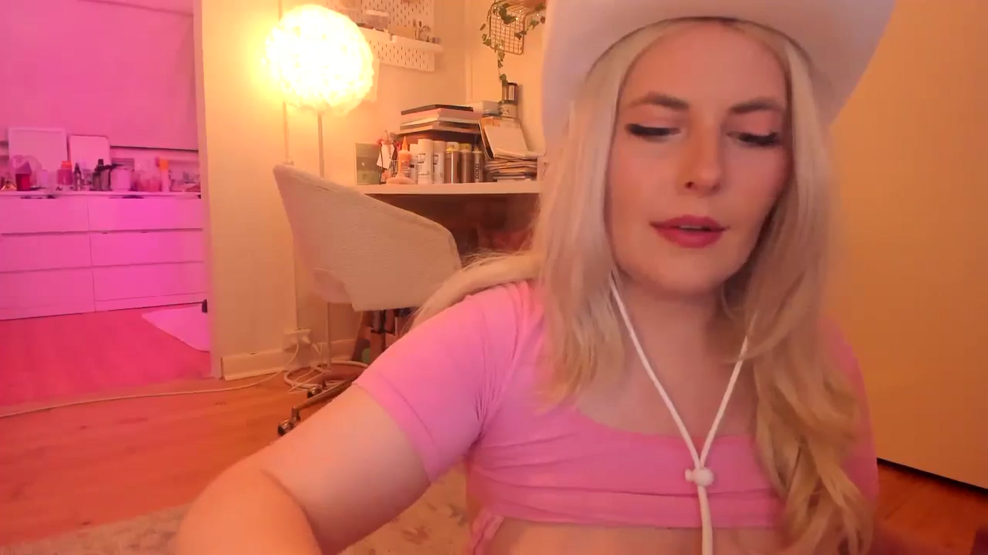 Gallery image thumbnail from Fun_Nikki's myfreecams stream on, 10/07/2023, 10:46 image 20 of 20