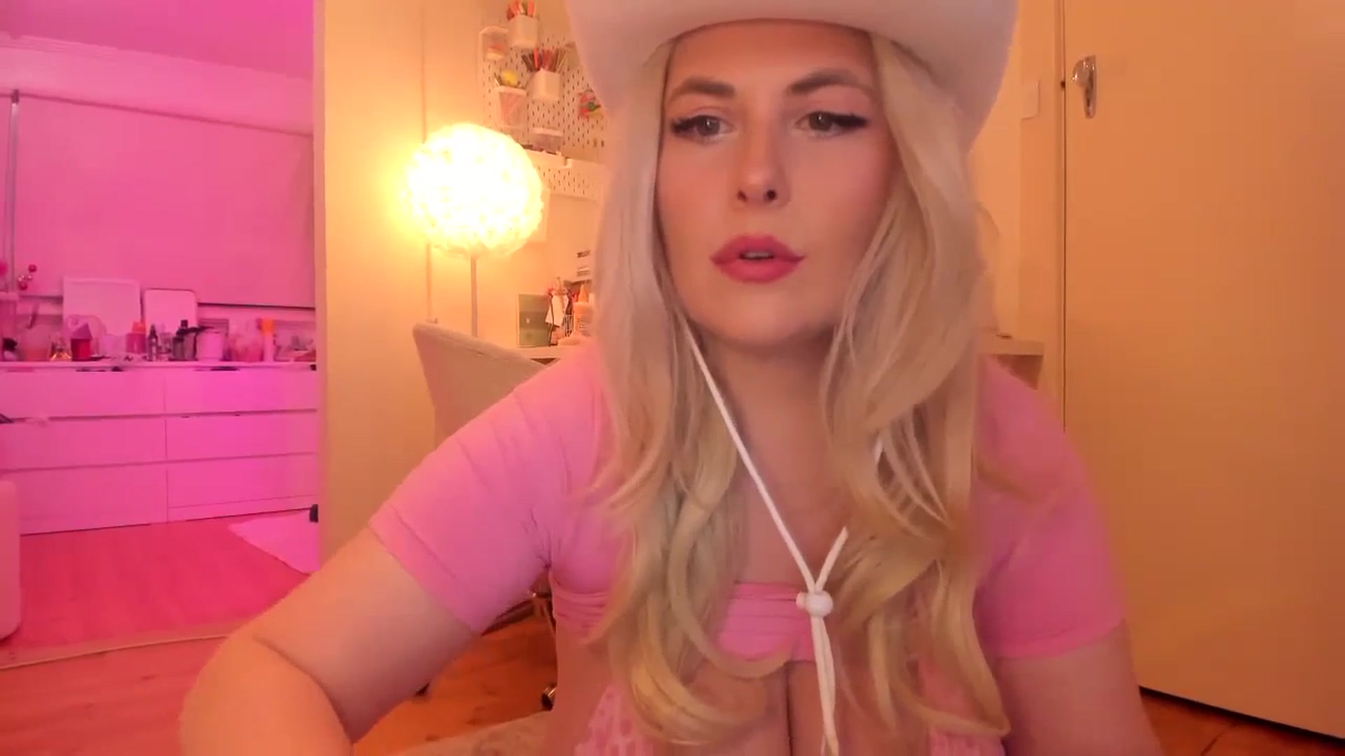Gallery image thumbnail from Fun_Nikki's myfreecams stream on, 10/07/2023, 10:46 image 9 of 20