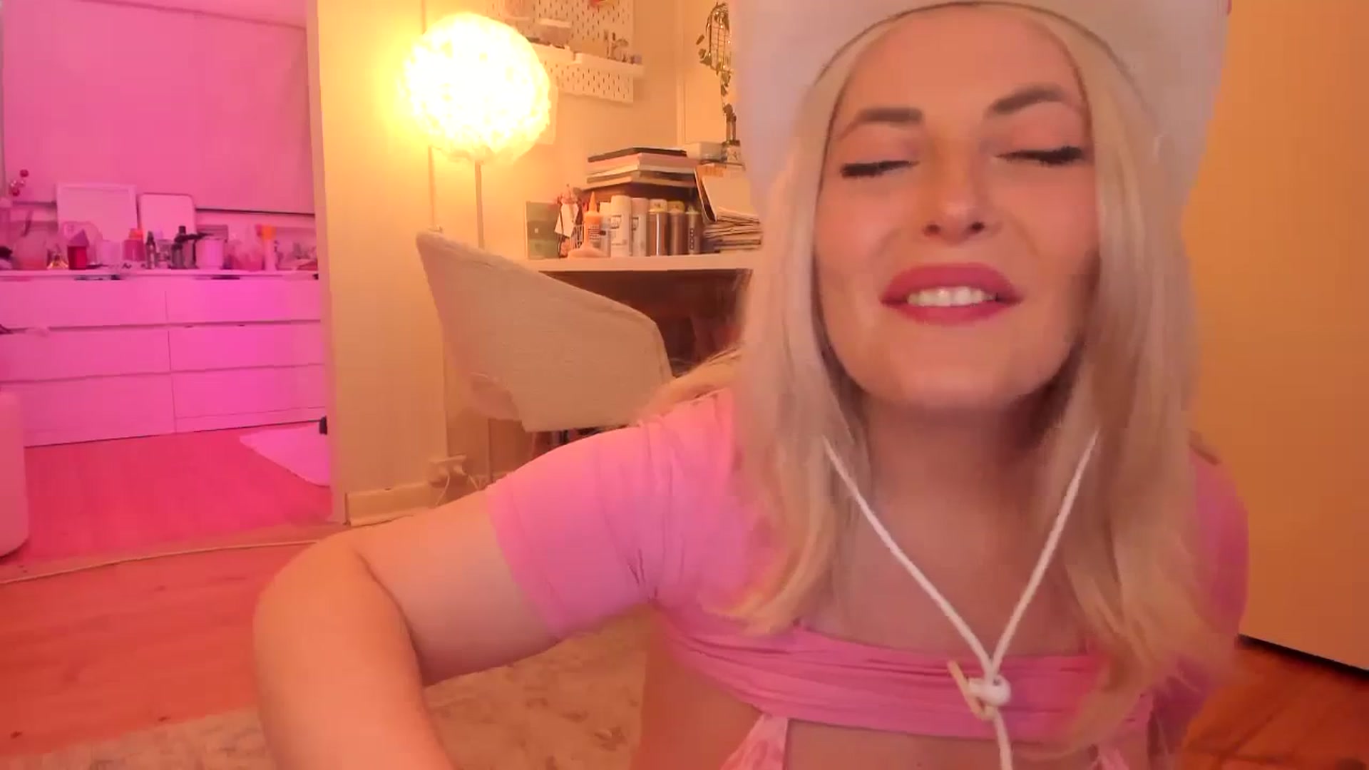 Gallery image thumbnail from Fun_Nikki's myfreecams stream on, 10/07/2023, 10:46 image 5 of 20