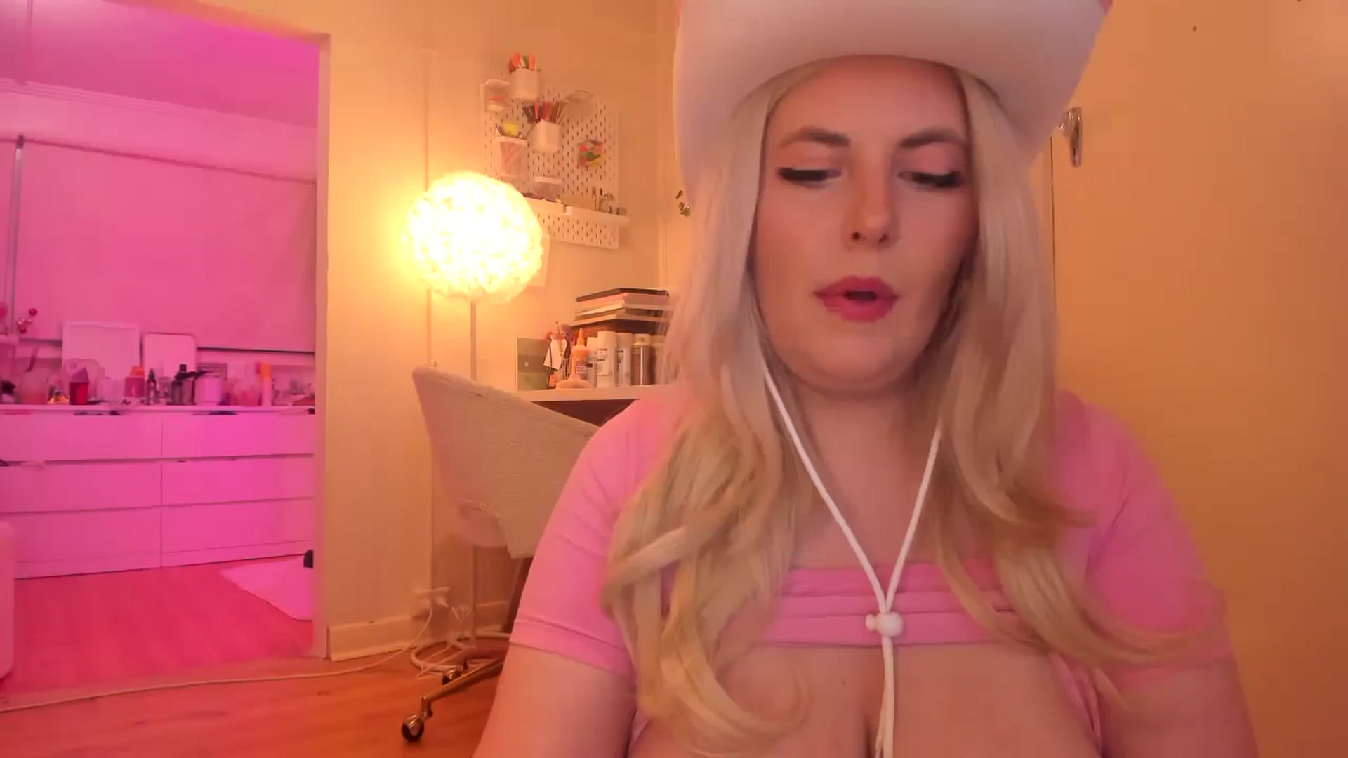 Gallery image thumbnail from Fun_Nikki's myfreecams stream on, 10/07/2023, 10:46 image 16 of 20