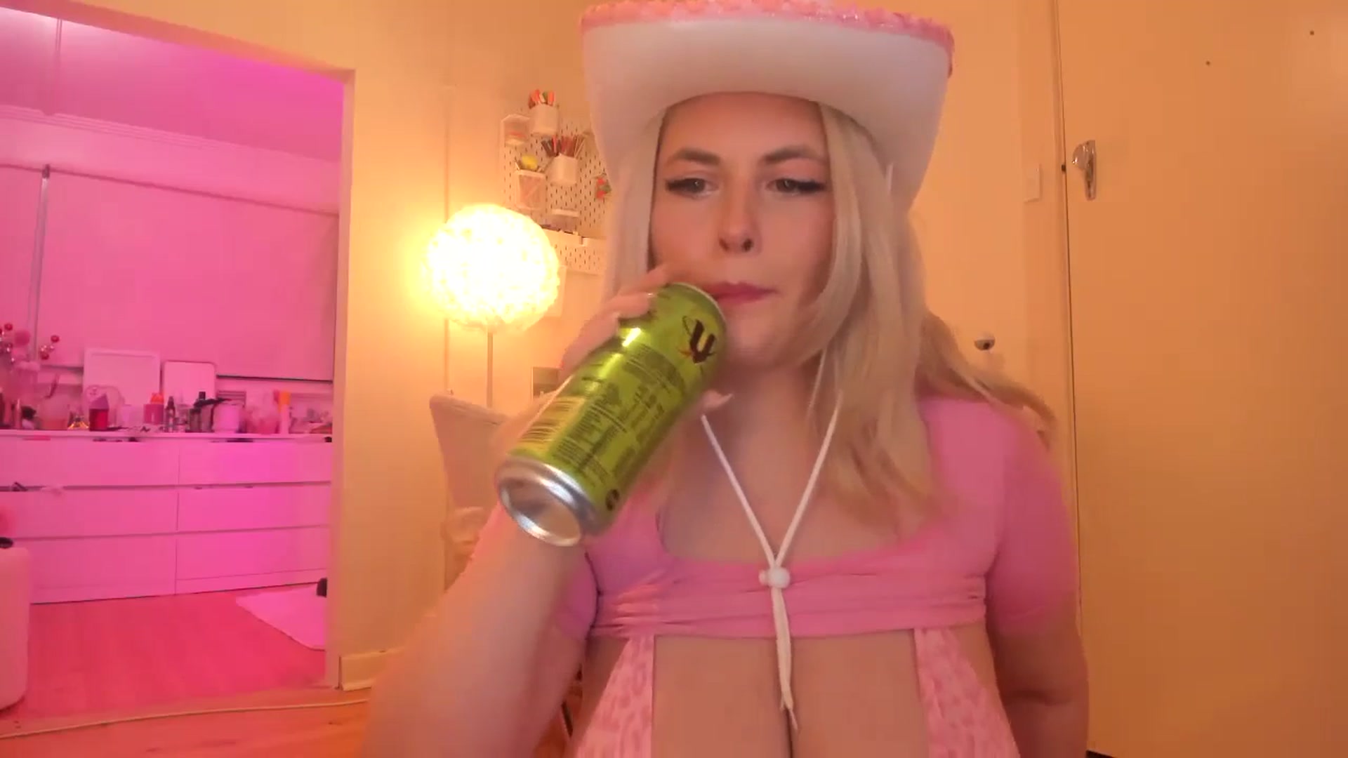 Gallery image thumbnail from Fun_Nikki's myfreecams stream on, 10/07/2023, 10:46 image 10 of 20