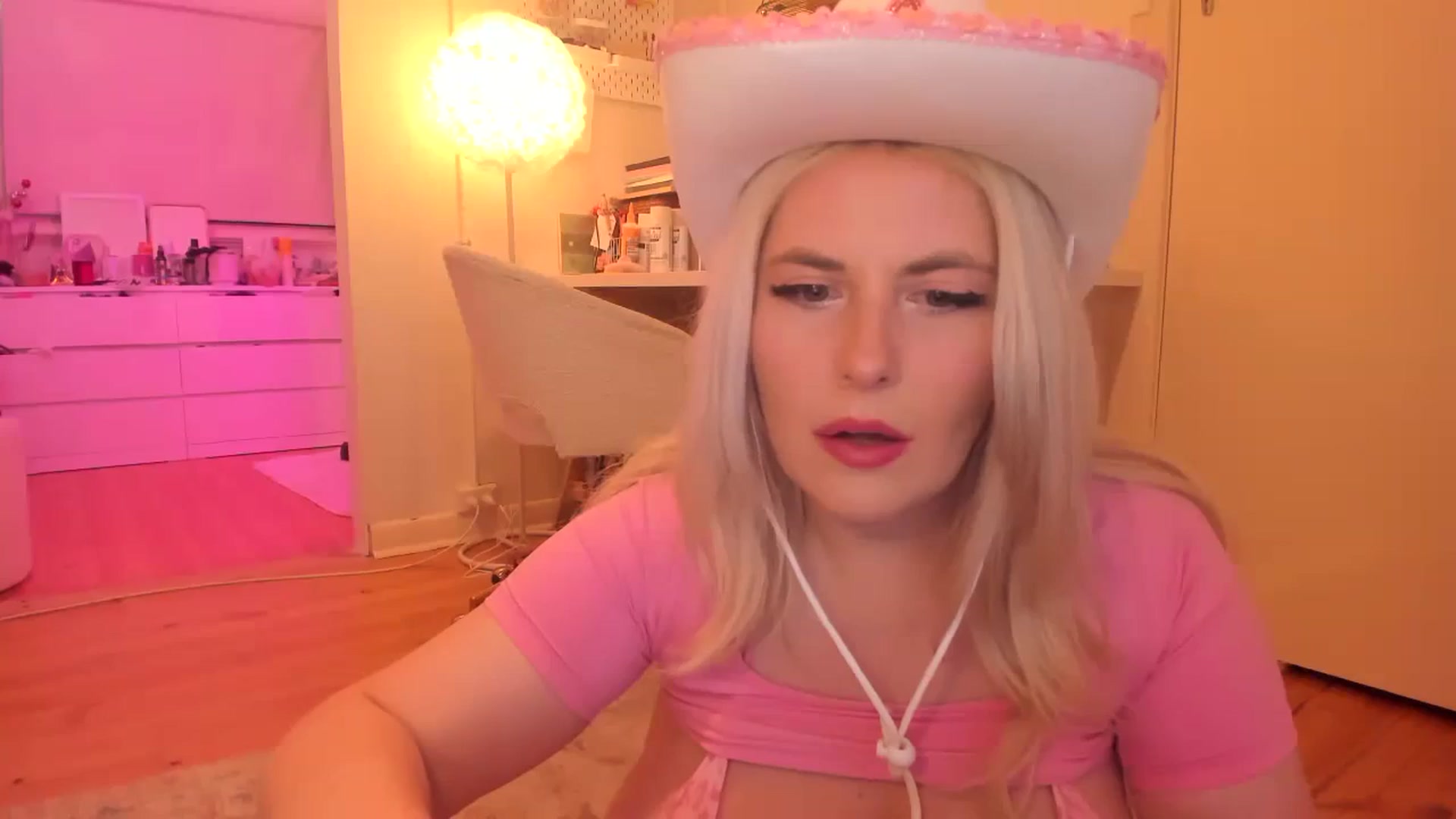 Gallery image thumbnail from Fun_Nikki's myfreecams stream on, 10/07/2023, 10:46 image 3 of 20