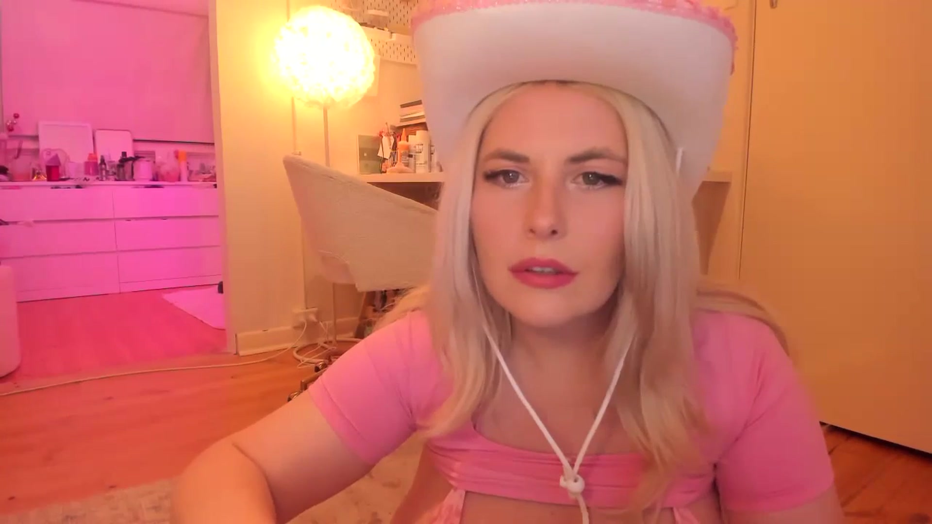 Gallery image thumbnail from Fun_Nikki's myfreecams stream on, 10/07/2023, 10:46 image 4 of 20
