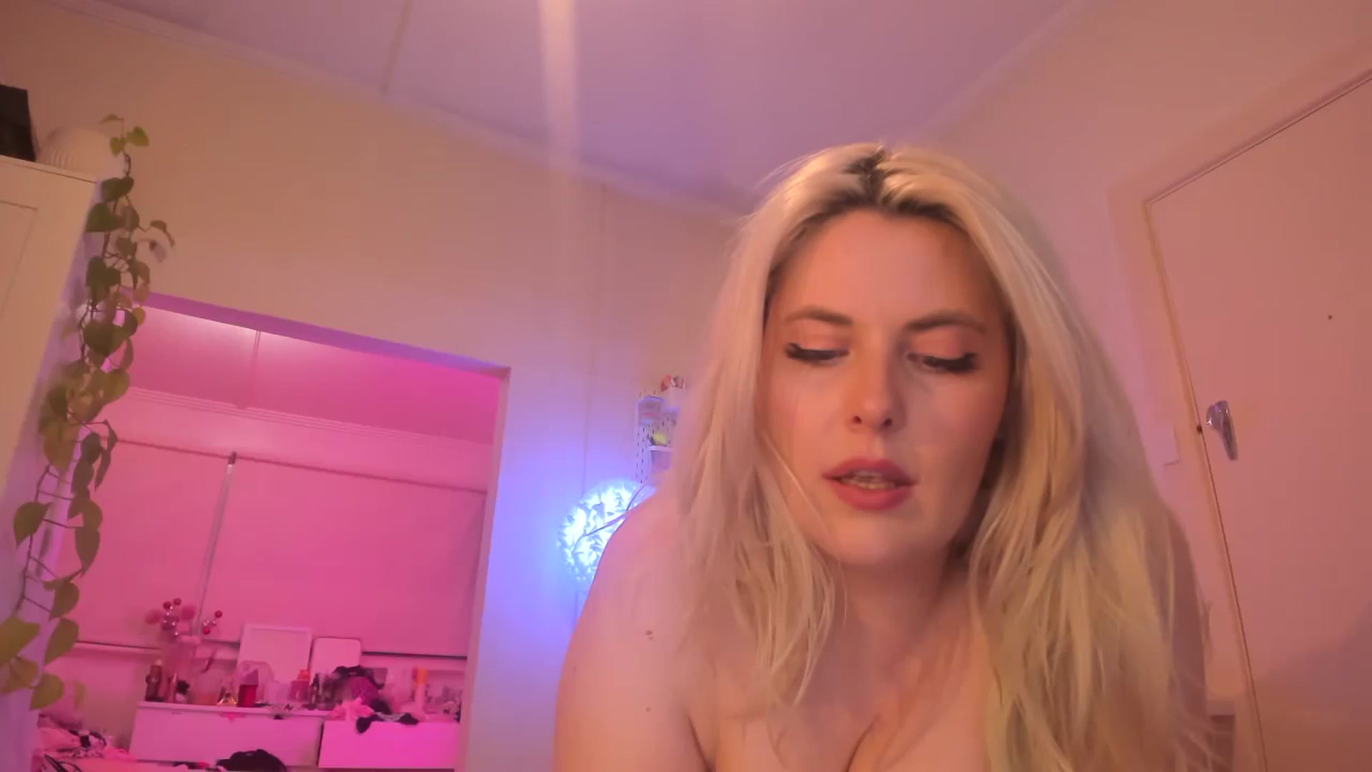 Gallery image thumbnail from Fun_Nikki's myfreecams stream on, 10/07/2023, 16:14 image 20 of 20