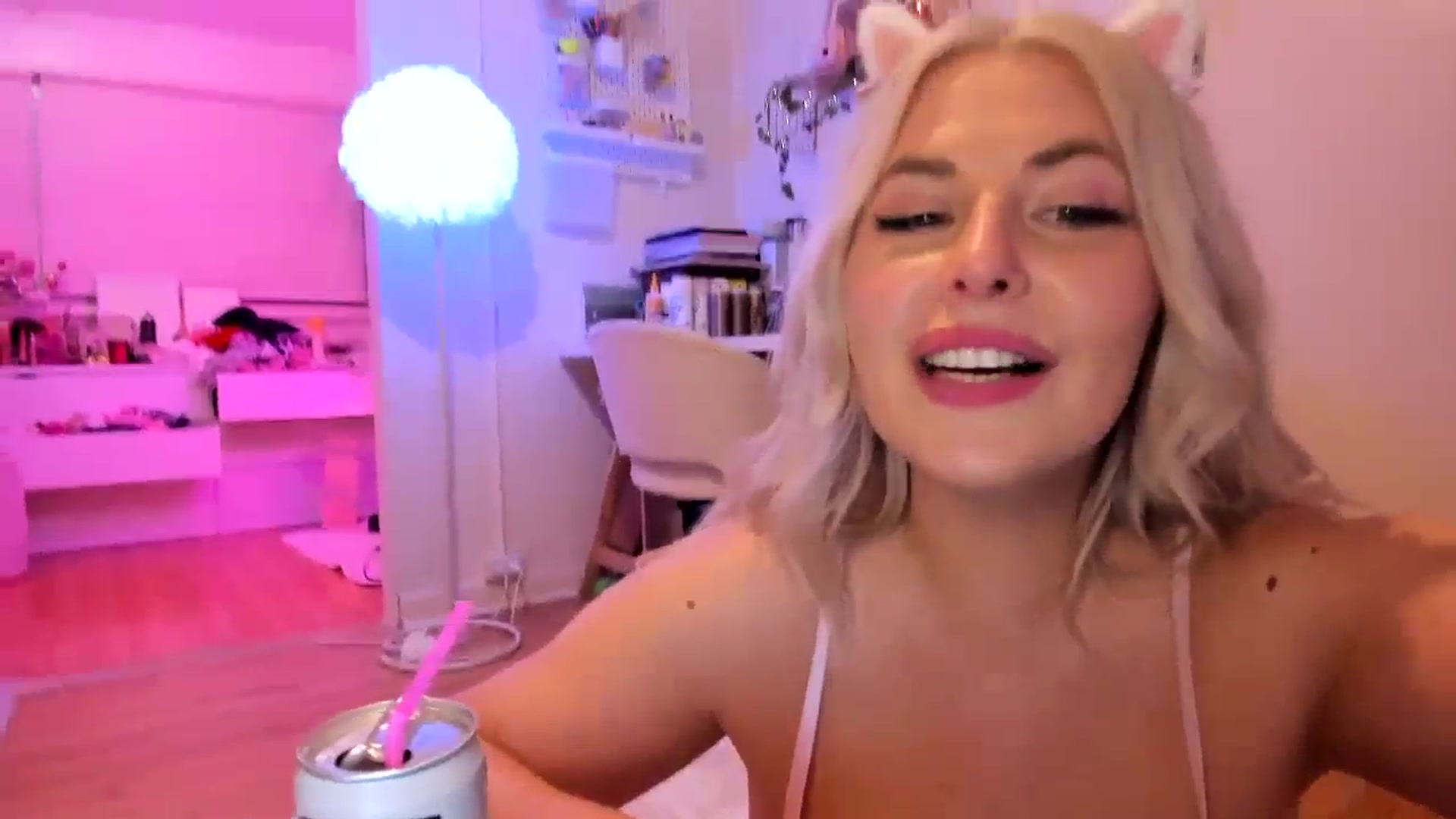 Gallery image thumbnail from Fun_Nikki's myfreecams stream on, 10/13/2023, 13:24 image 16 of 20