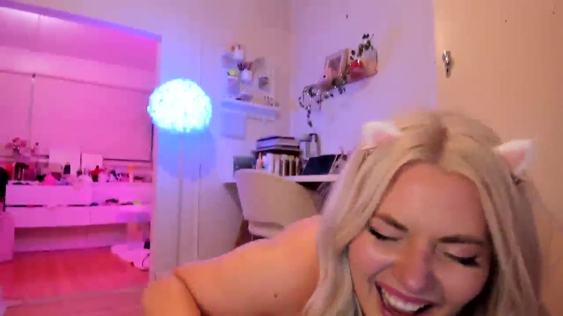 Gallery image thumbnail from Fun_Nikki's myfreecams stream on, 10/13/2023, 14:19 image 8 of 20