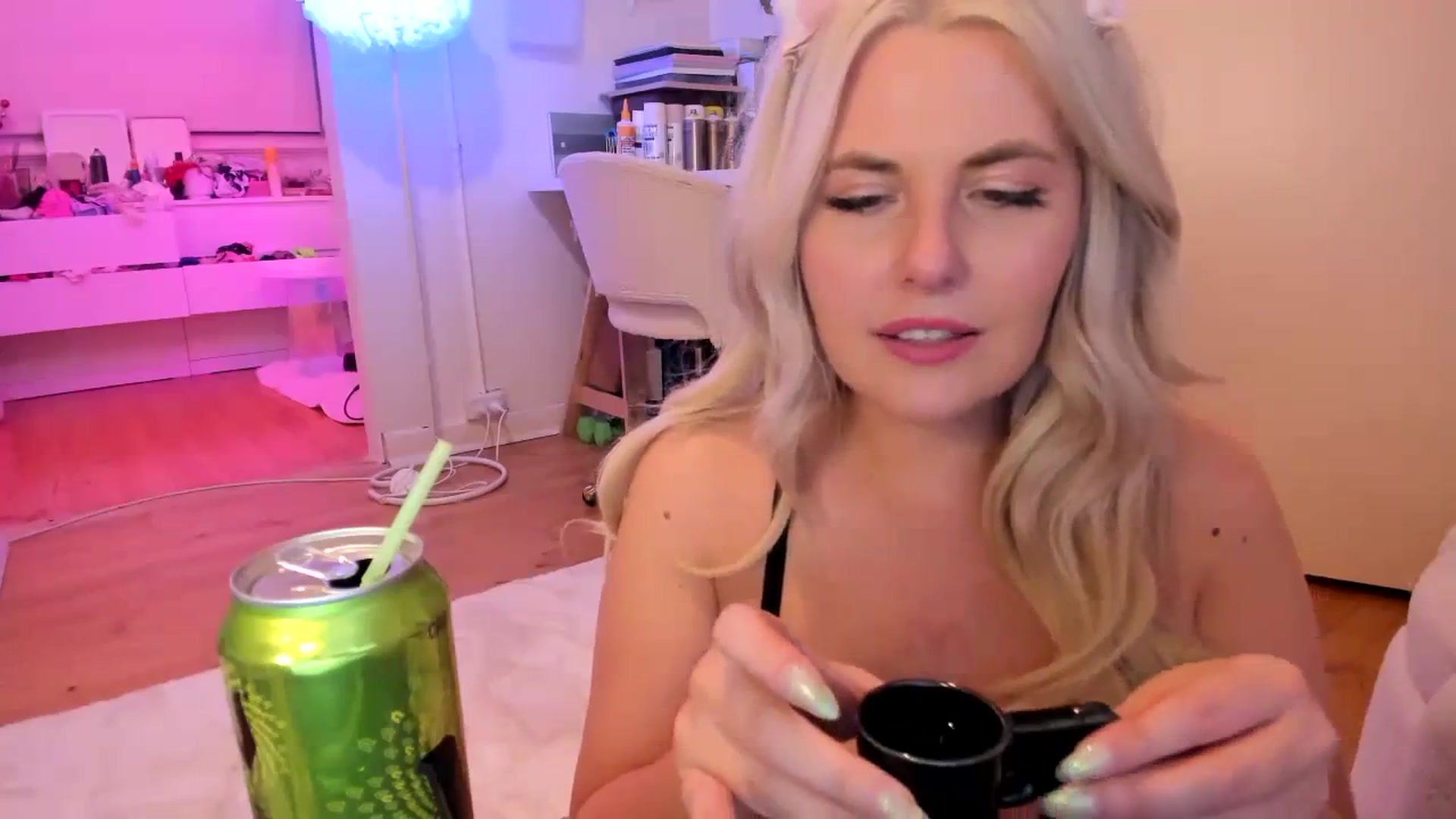 Gallery image thumbnail from Fun_Nikki's myfreecams stream on, 10/13/2023, 14:19 image 12 of 20