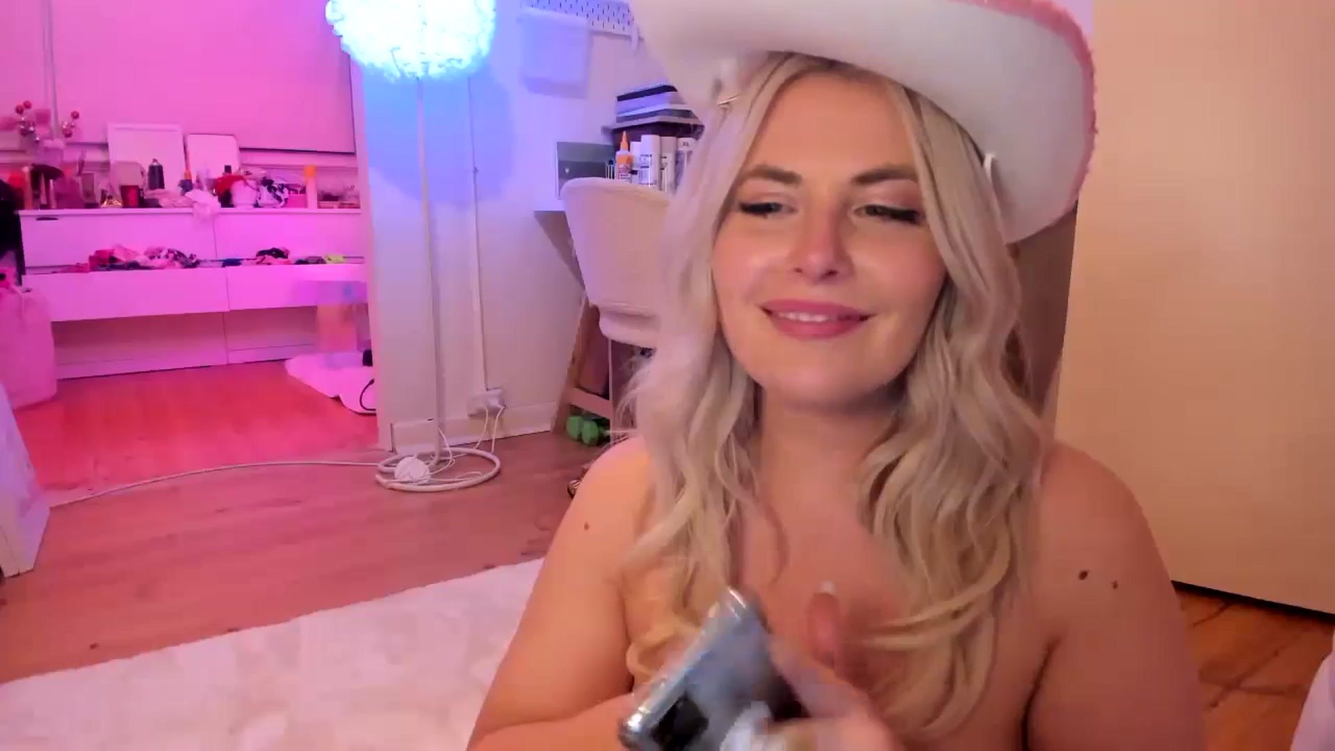 Gallery image thumbnail from Fun_Nikki's myfreecams stream on, 10/13/2023, 14:19 image 2 of 20