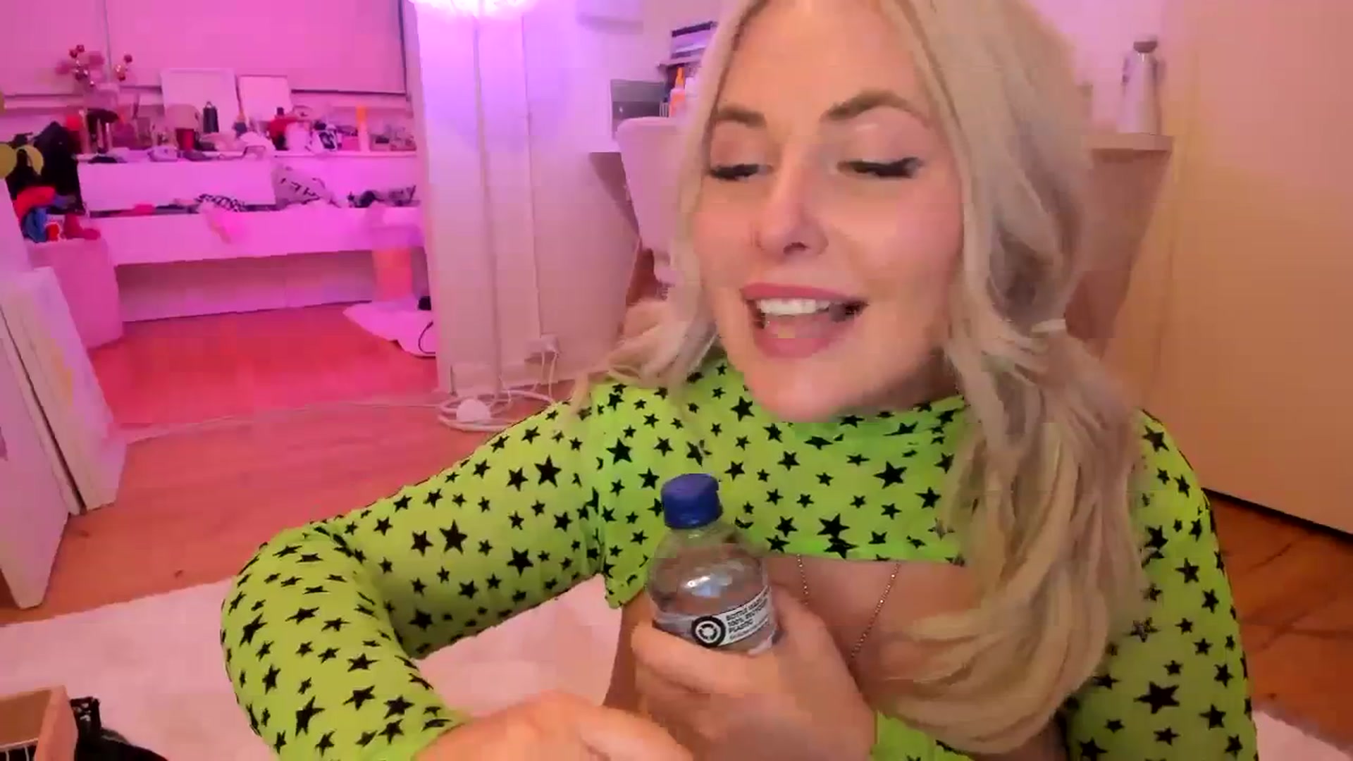 Gallery image thumbnail from Fun_Nikki's myfreecams stream on, 10/13/2023, 15:16 image 10 of 20