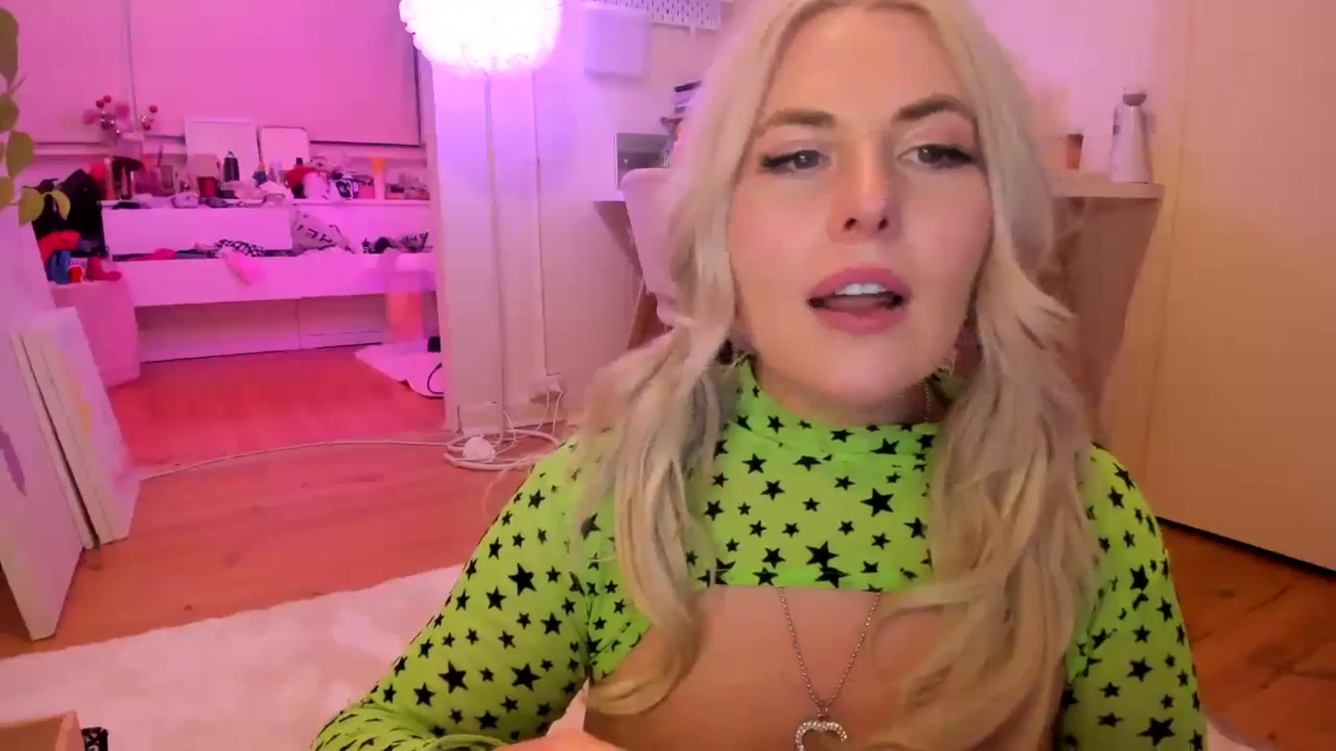 Gallery image thumbnail from Fun_Nikki's myfreecams stream on, 10/13/2023, 15:16 image 14 of 20