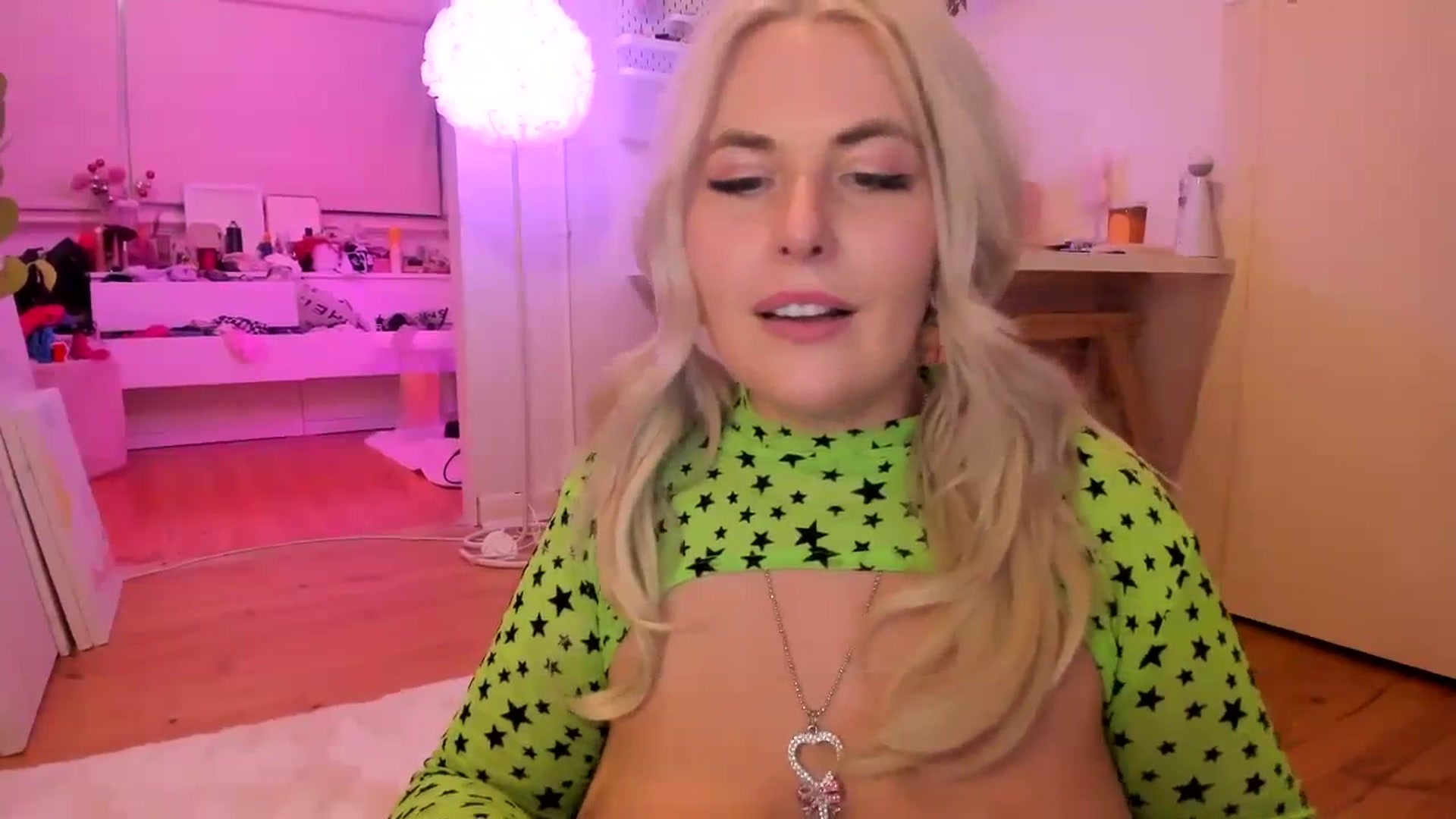 Gallery image thumbnail from Fun_Nikki's myfreecams stream on, 10/13/2023, 15:16 image 20 of 20