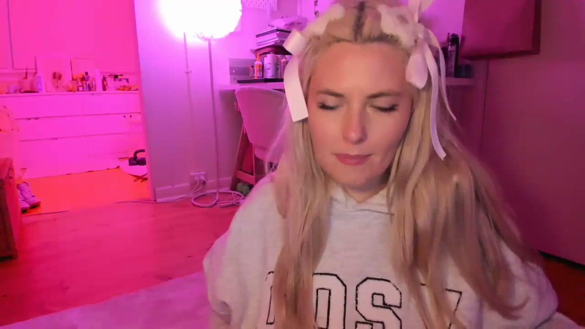 Gallery image thumbnail from Fun_Nikki's myfreecams stream on, 12/10/2023, 11:23 image 7 of 20