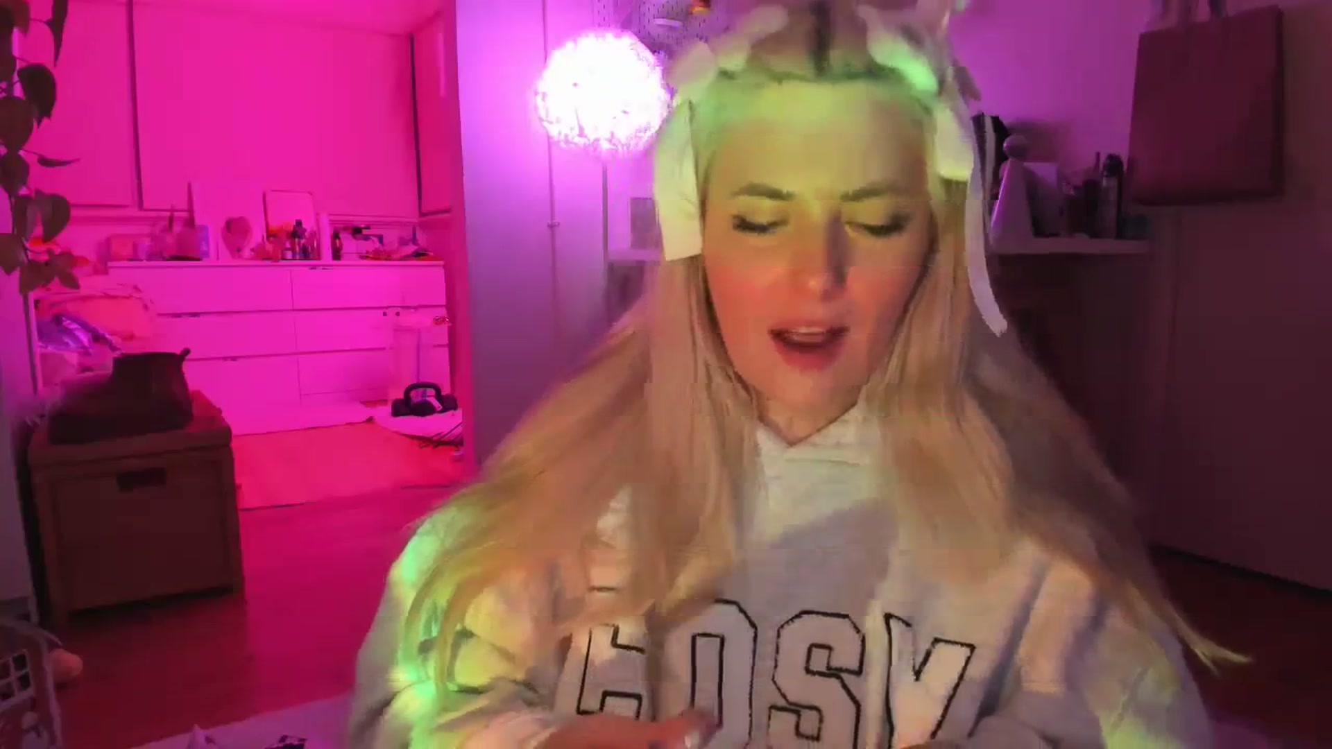 Gallery image thumbnail from Fun_Nikki's myfreecams stream on, 12/10/2023, 11:23 image 19 of 20