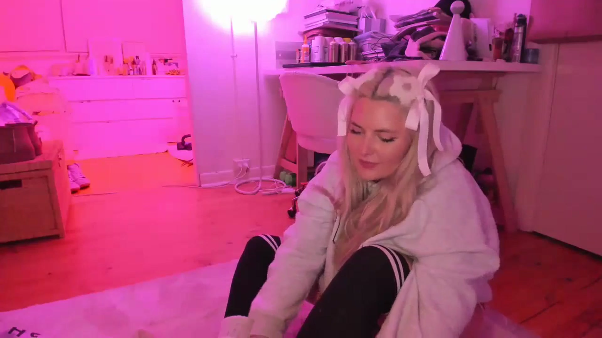 Gallery image thumbnail from Fun_Nikki's myfreecams stream on, 12/10/2023, 11:23 image 16 of 20
